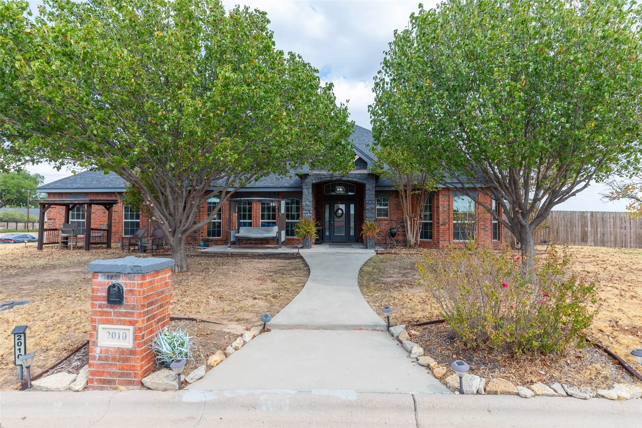 Single Family Residence For Sale in Taylor County , 2010 Westminster Drive, Abilene, Texas 79602, 4 Bedroom, 4 Bathroom, 2 Garage spaces, 3,382 Sqft, built in 2006, mls#21394621, Real Estate Agent in Abilene, Homes For Sale in Taylor county, Homes For Sale in Abilene, Realtor in Abilene Texas, Real Estate Brokerage Independent Realty Texas, Luminita Cordes Realtor