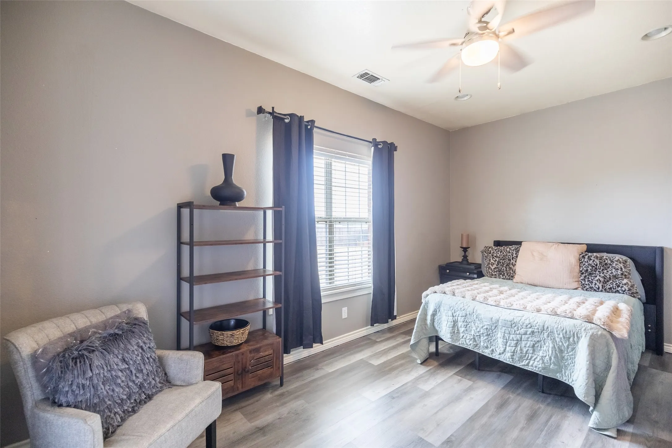 Flex Space being used as 5th Bedroom Approx 12'x15'