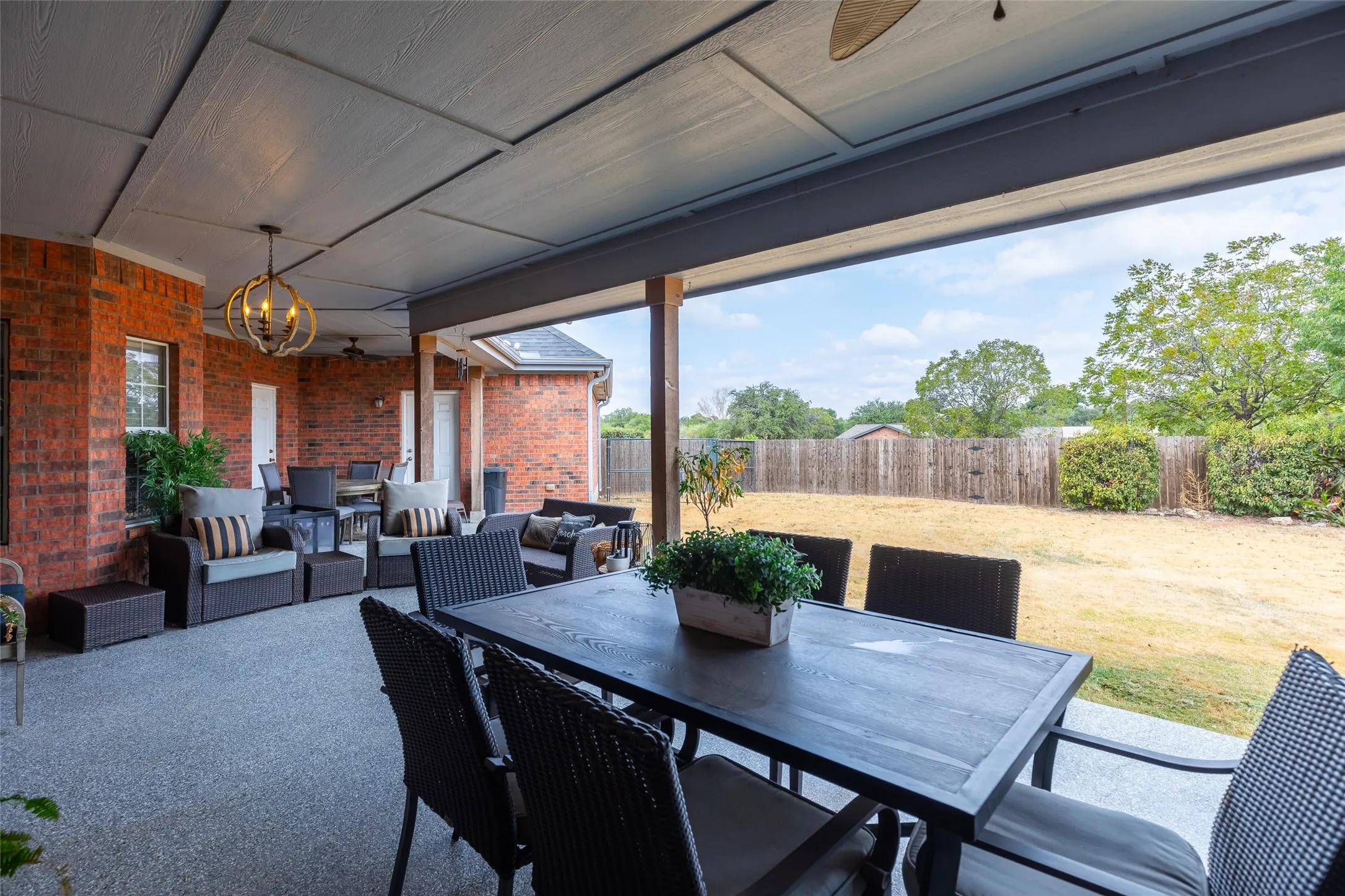 Single Family Residence For Sale in Taylor County , 2010 Westminster Drive, Abilene, Texas 79602, 4 Bedroom, 4 Bathroom, 2 Garage spaces, 3,382 Sqft, built in 2006, mls#21394621, Real Estate Agent in Abilene, Homes For Sale in Taylor county, Homes For Sale in Abilene, Realtor in Abilene Texas, Real Estate Brokerage Independent Realty Texas, Luminita Cordes Realtor