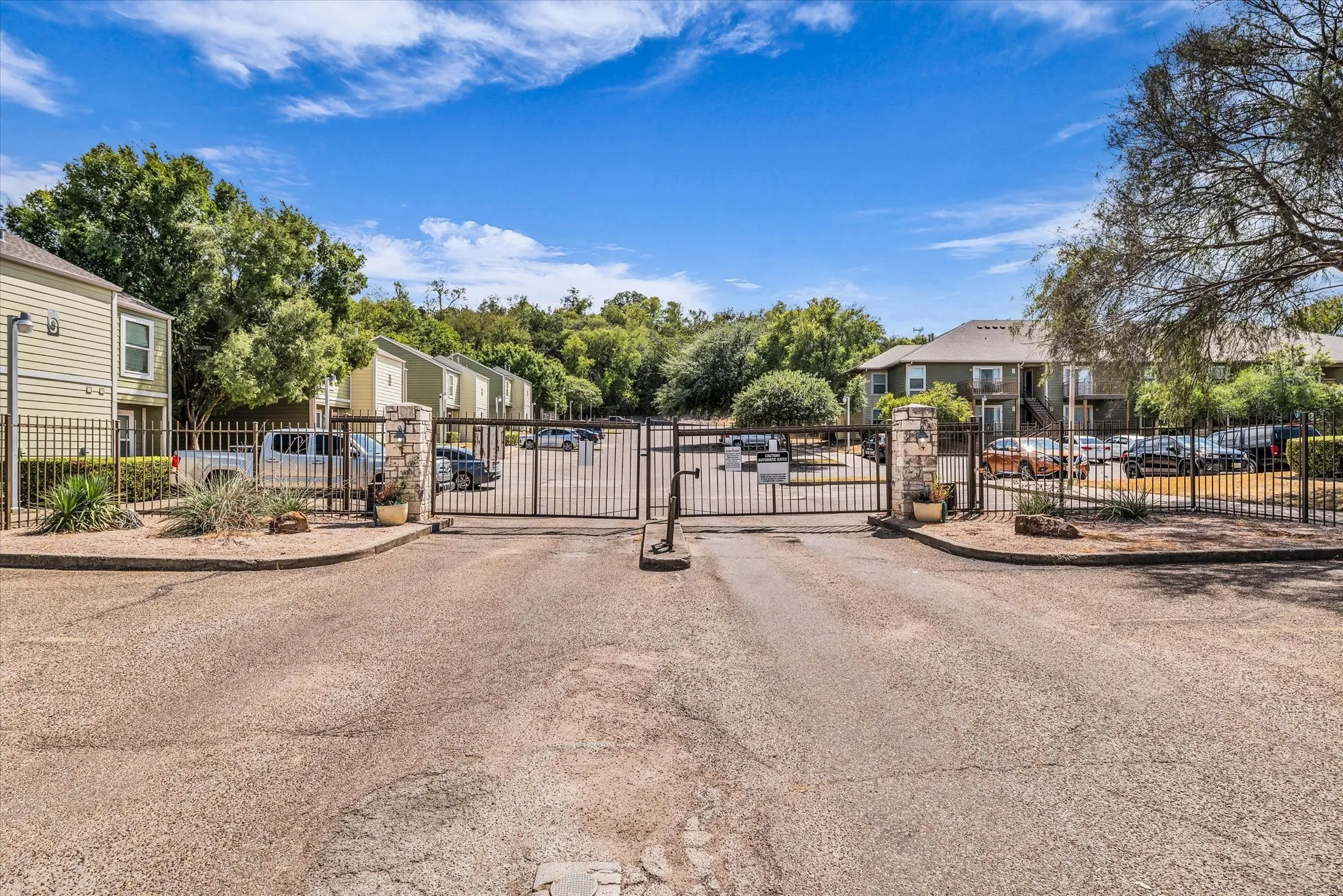 Condominium For Sale in Mc Lennan County , 1500 Lake Shore Drive 206, Waco, Texas 76708, 2 Bedroom, 1 Bathroom, Garage spaces, 876 Sqft, built in 1983, mls#21394624, Real Estate Agent in Waco, Homes For Sale in Mc Lennan county, Homes For Sale in Waco, Realtor in Waco Texas, Real Estate Brokerage Independent Realty Texas, Luminita Cordes Realtor