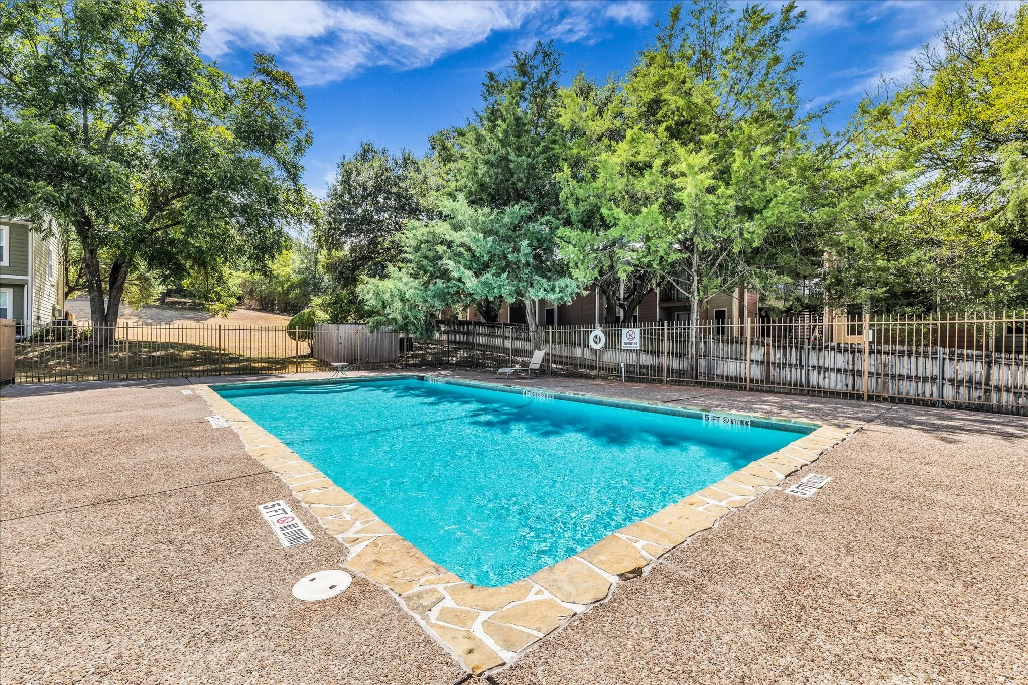 Condominium For Sale in Mc Lennan County , 1500 Lake Shore Drive 206, Waco, Texas 76708, 2 Bedroom, 1 Bathroom, Garage spaces, 876 Sqft, built in 1983, mls#21394624, Real Estate Agent in Waco, Homes For Sale in Mc Lennan county, Homes For Sale in Waco, Realtor in Waco Texas, Real Estate Brokerage Independent Realty Texas, Luminita Cordes Realtor