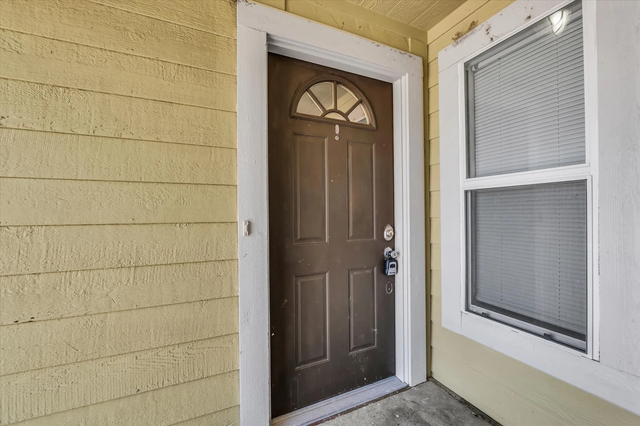 Condominium For Sale in Mc Lennan County , 1500 Lake Shore Drive 206, Waco, Texas 76708, 2 Bedroom, 1 Bathroom, Garage spaces, 876 Sqft, built in 1983, mls#21394624, Real Estate Agent in Waco, Homes For Sale in Mc Lennan county, Homes For Sale in Waco, Realtor in Waco Texas, Real Estate Brokerage Independent Realty Texas, Luminita Cordes Realtor