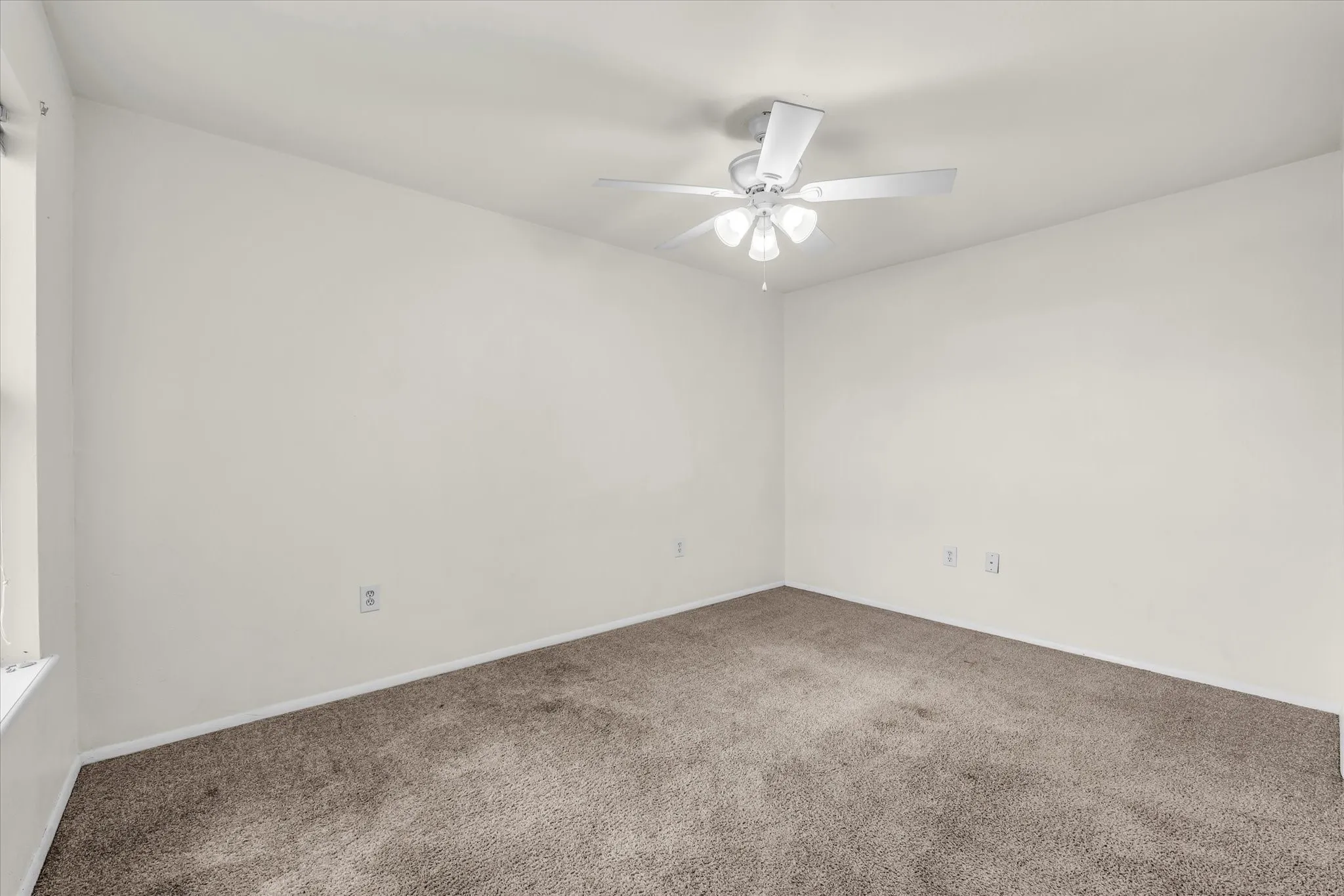 Condominium For Sale in Mc Lennan County , 1500 Lake Shore Drive 206, Waco, Texas 76708, 2 Bedroom, 1 Bathroom, Garage spaces, 876 Sqft, built in 1983, mls#21394624, Real Estate Agent in Waco, Homes For Sale in Mc Lennan county, Homes For Sale in Waco, Realtor in Waco Texas, Real Estate Brokerage Independent Realty Texas, Luminita Cordes Realtor