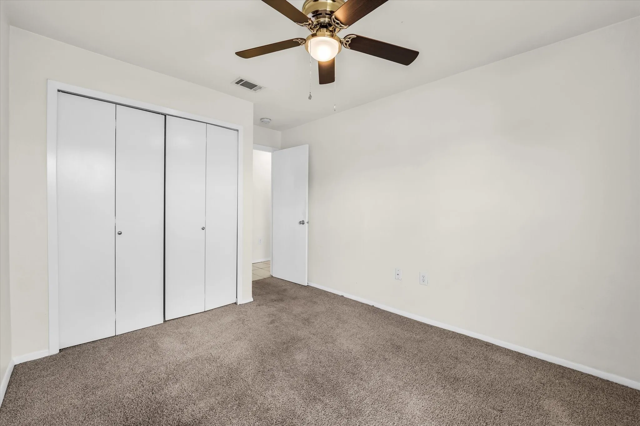 Condominium For Sale in Mc Lennan County , 1500 Lake Shore Drive 206, Waco, Texas 76708, 2 Bedroom, 1 Bathroom, Garage spaces, 876 Sqft, built in 1983, mls#21394624, Real Estate Agent in Waco, Homes For Sale in Mc Lennan county, Homes For Sale in Waco, Realtor in Waco Texas, Real Estate Brokerage Independent Realty Texas, Luminita Cordes Realtor