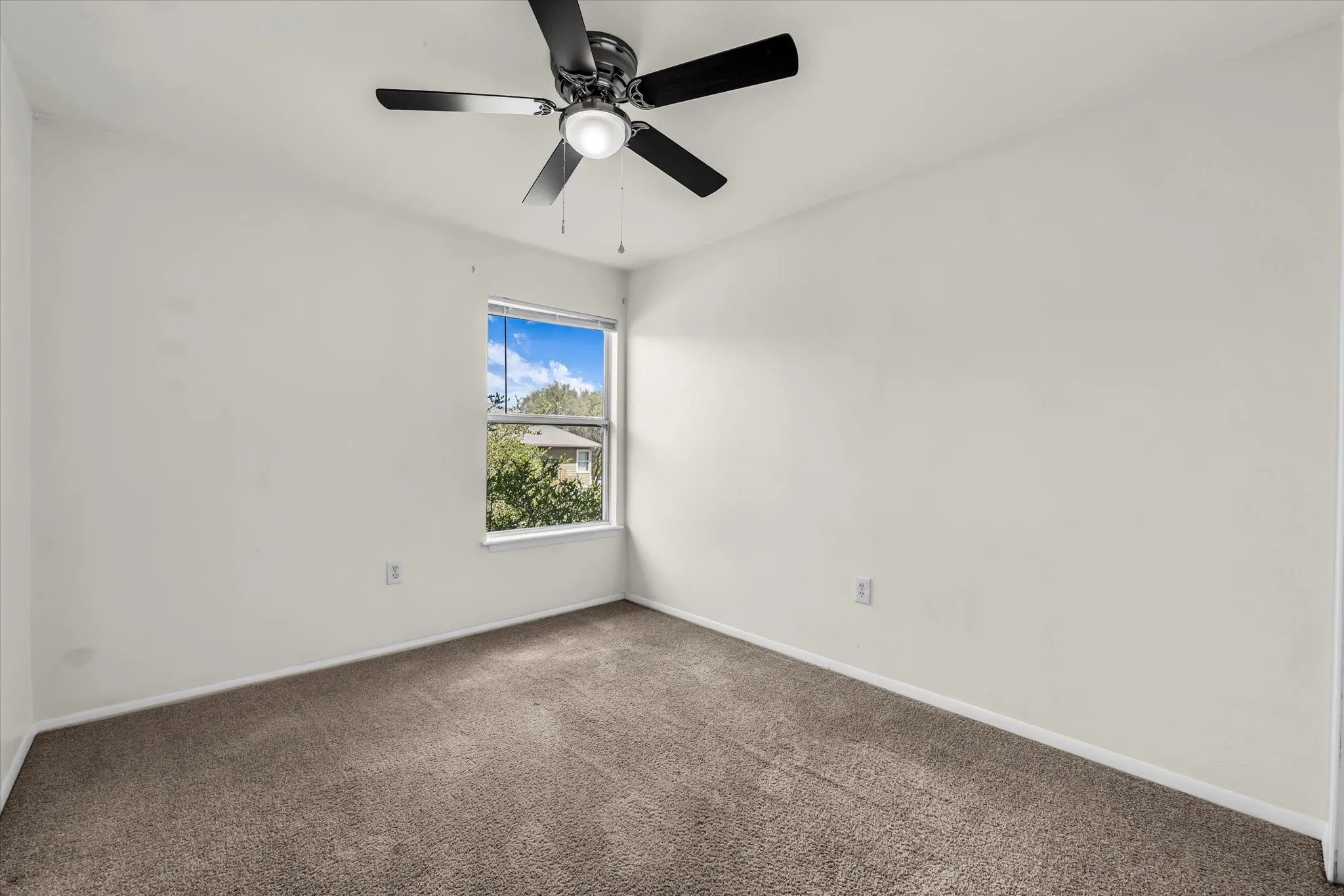 Condominium For Sale in Mc Lennan County , 1500 Lake Shore Drive 206, Waco, Texas 76708, 2 Bedroom, 1 Bathroom, Garage spaces, 876 Sqft, built in 1983, mls#21394624, Real Estate Agent in Waco, Homes For Sale in Mc Lennan county, Homes For Sale in Waco, Realtor in Waco Texas, Real Estate Brokerage Independent Realty Texas, Luminita Cordes Realtor