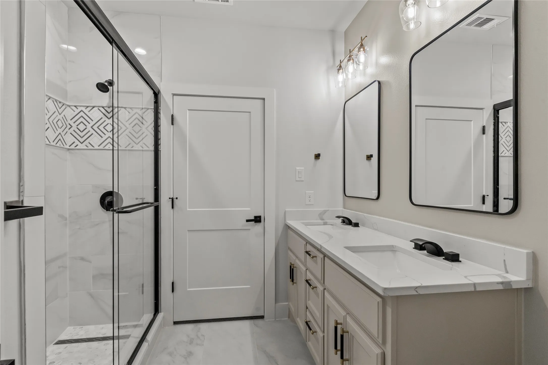 Dual vanity with undermount sinks and light-toned countertops