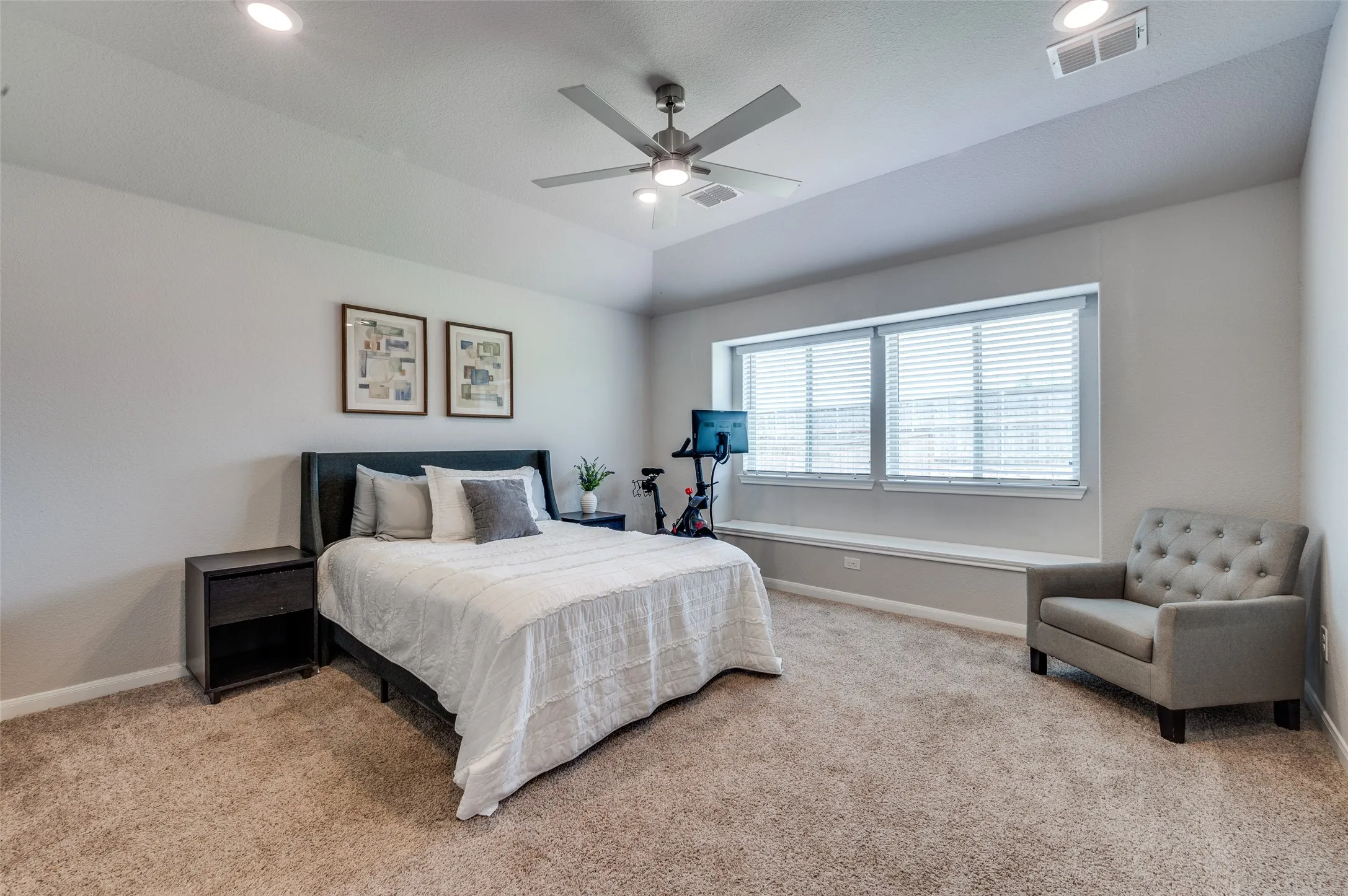 Recessed lighting, ceiling fan, carpeting, built-in window bench, and multiple windows