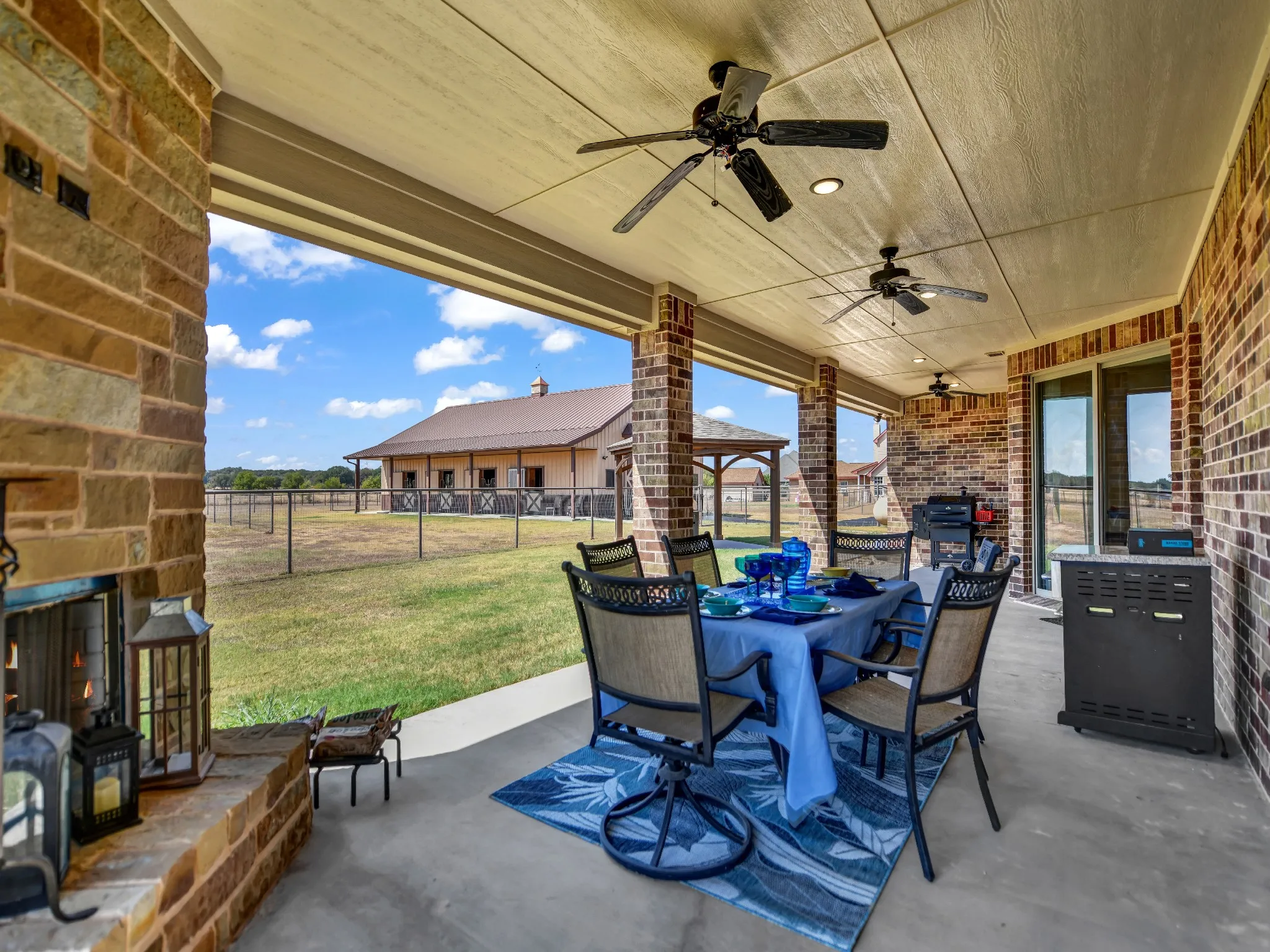 Single Family Residence For Sale in Hood County , 3601 Farm Land Court, Granbury, Texas 76048, 4 Bedroom, 3 Bathroom, 3 Garage spaces, 2,632 Sqft, built in 2021, mls#21394630, Real Estate Agent in Granbury, Homes For Sale in Hood county, Homes For Sale in Granbury, Realtor in Granbury Texas, Real Estate Brokerage Independent Realty Texas, Luminita Cordes Realtor