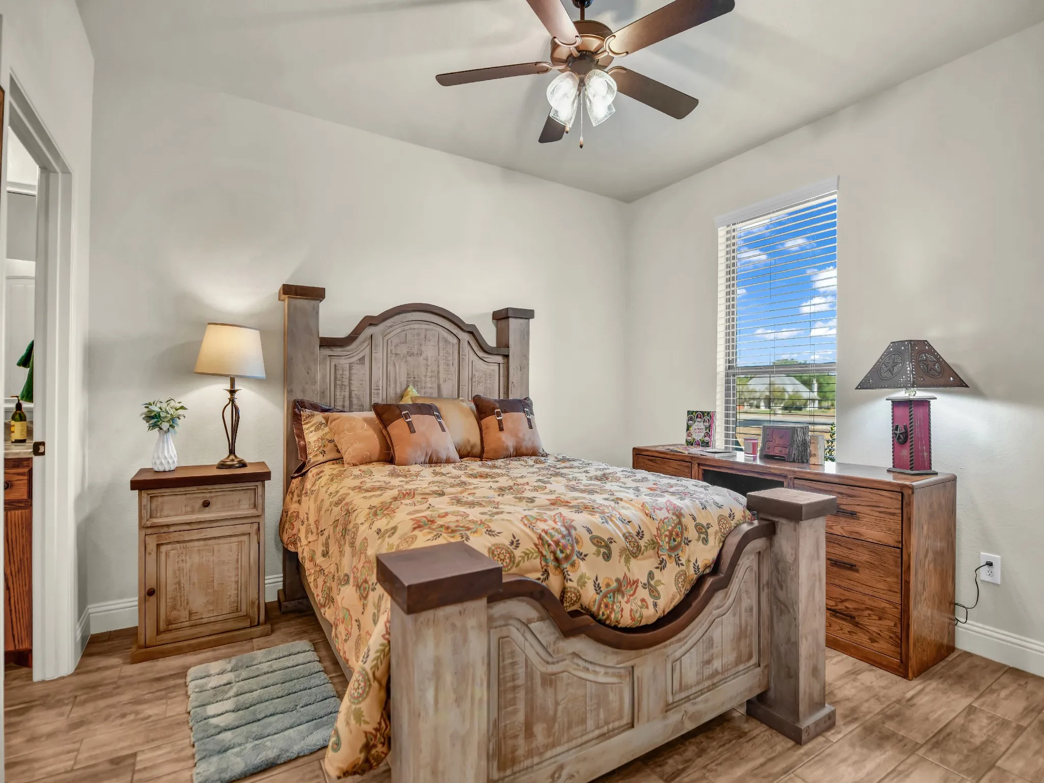 Single Family Residence For Sale in Hood County , 3601 Farm Land Court, Granbury, Texas 76048, 4 Bedroom, 3 Bathroom, 3 Garage spaces, 2,632 Sqft, built in 2021, mls#21394630, Real Estate Agent in Granbury, Homes For Sale in Hood county, Homes For Sale in Granbury, Realtor in Granbury Texas, Real Estate Brokerage Independent Realty Texas, Luminita Cordes Realtor