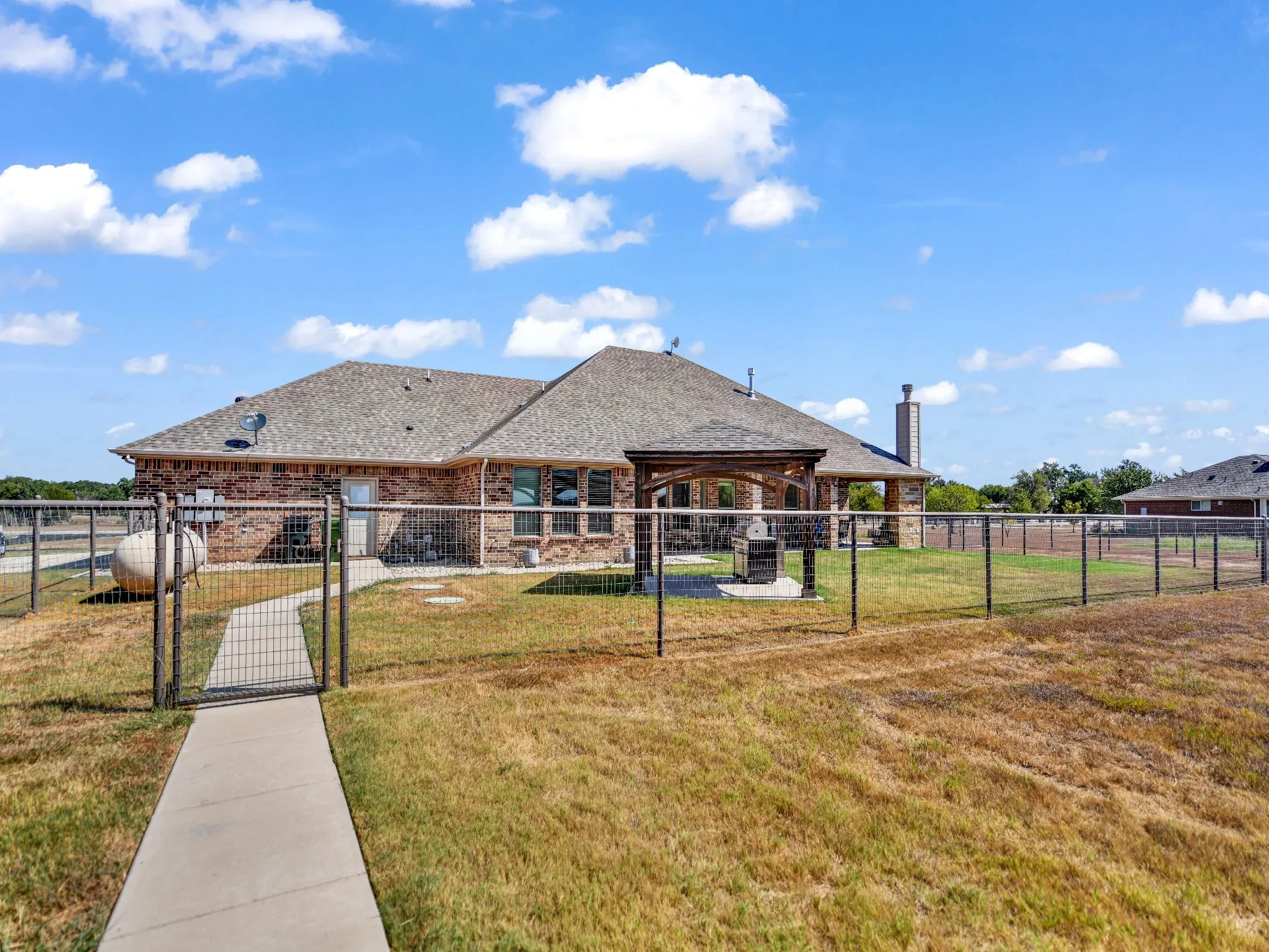 Single Family Residence For Sale in Hood County , 3601 Farm Land Court, Granbury, Texas 76048, 4 Bedroom, 3 Bathroom, 3 Garage spaces, 2,632 Sqft, built in 2021, mls#21394630, Real Estate Agent in Granbury, Homes For Sale in Hood county, Homes For Sale in Granbury, Realtor in Granbury Texas, Real Estate Brokerage Independent Realty Texas, Luminita Cordes Realtor
