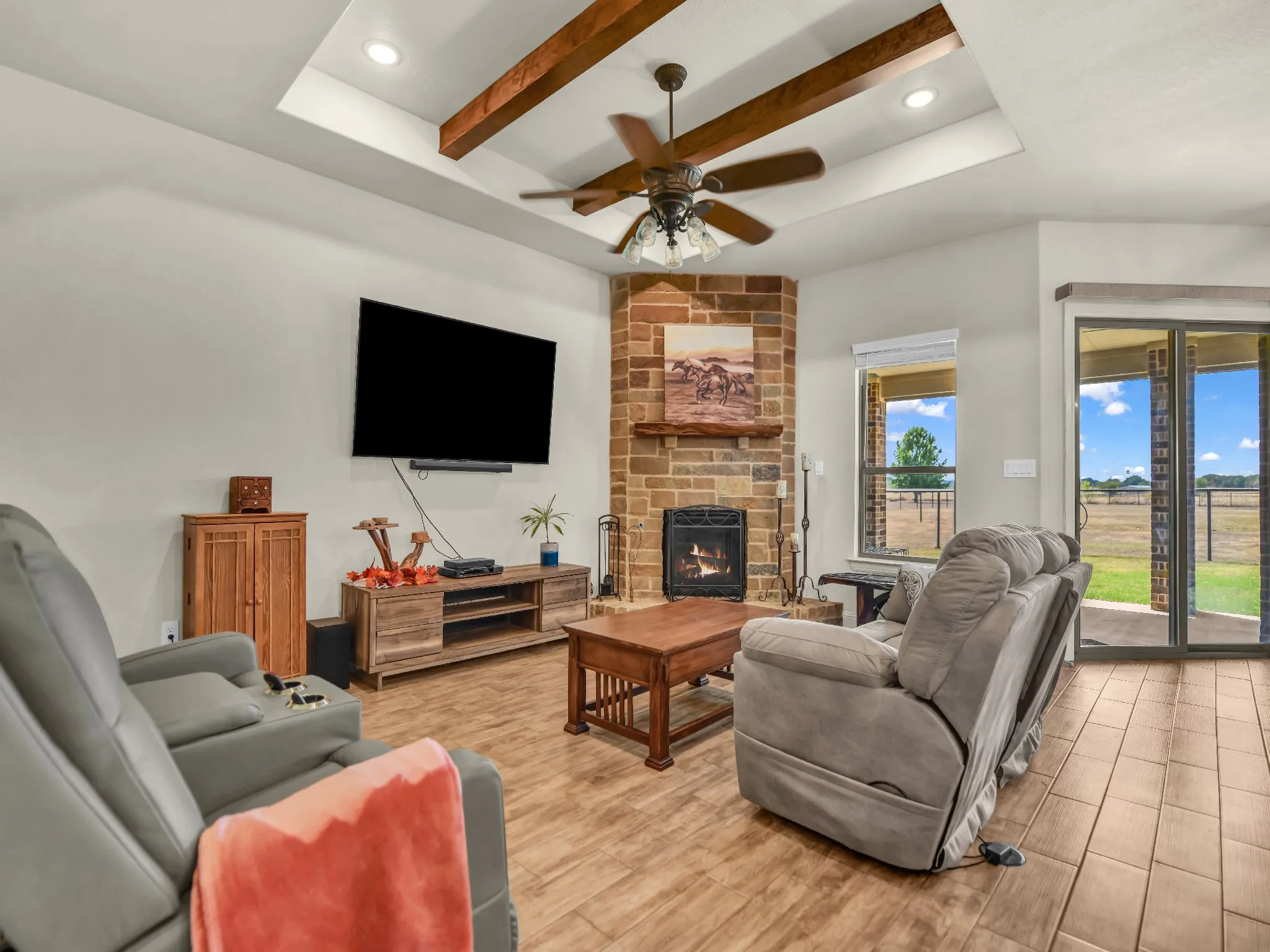 Single Family Residence For Sale in Hood County , 3601 Farm Land Court, Granbury, Texas 76048, 4 Bedroom, 3 Bathroom, 3 Garage spaces, 2,632 Sqft, built in 2021, mls#21394630, Real Estate Agent in Granbury, Homes For Sale in Hood county, Homes For Sale in Granbury, Realtor in Granbury Texas, Real Estate Brokerage Independent Realty Texas, Luminita Cordes Realtor