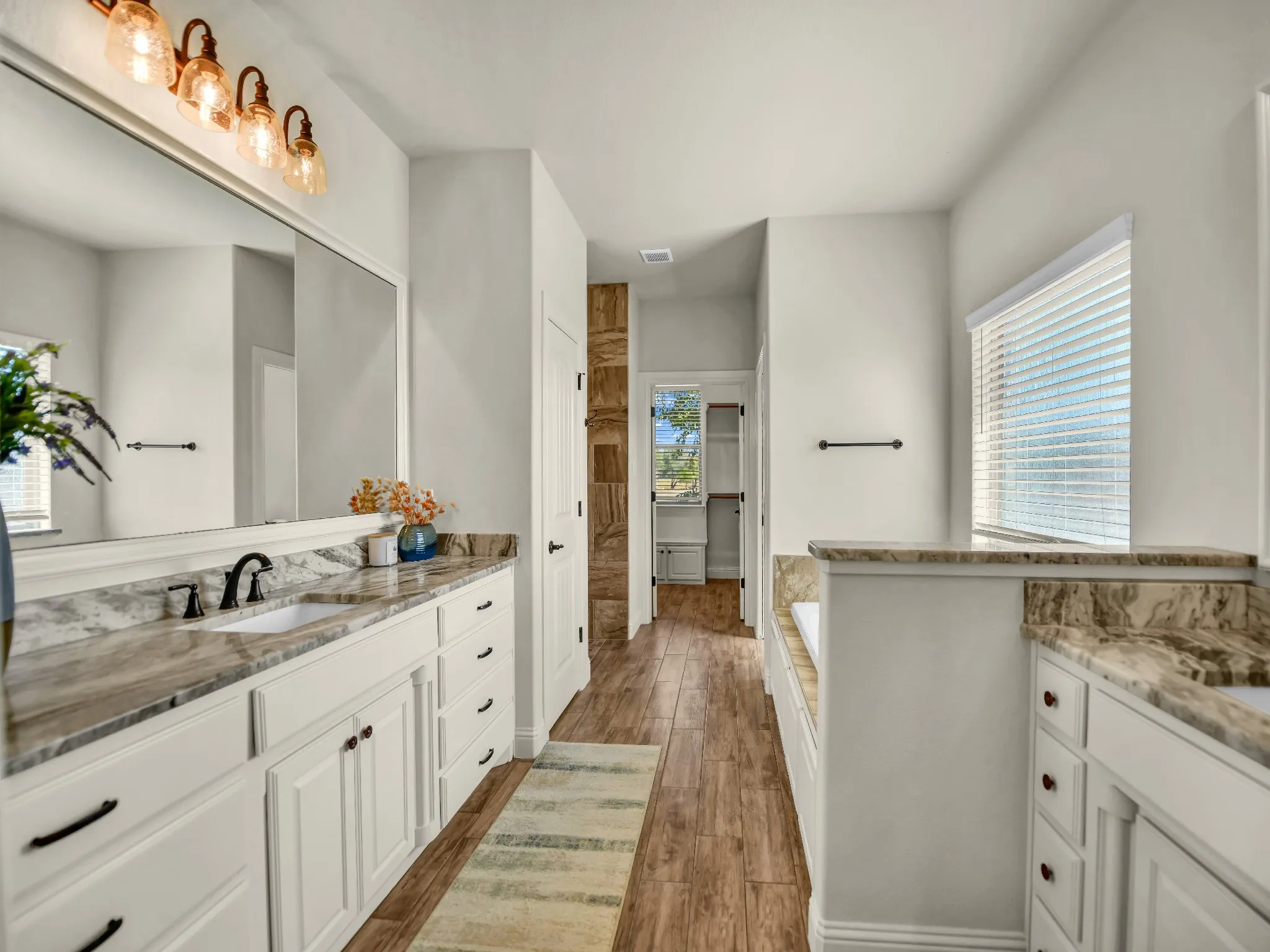 Single Family Residence For Sale in Hood County , 3601 Farm Land Court, Granbury, Texas 76048, 4 Bedroom, 3 Bathroom, 3 Garage spaces, 2,632 Sqft, built in 2021, mls#21394630, Real Estate Agent in Granbury, Homes For Sale in Hood county, Homes For Sale in Granbury, Realtor in Granbury Texas, Real Estate Brokerage Independent Realty Texas, Luminita Cordes Realtor