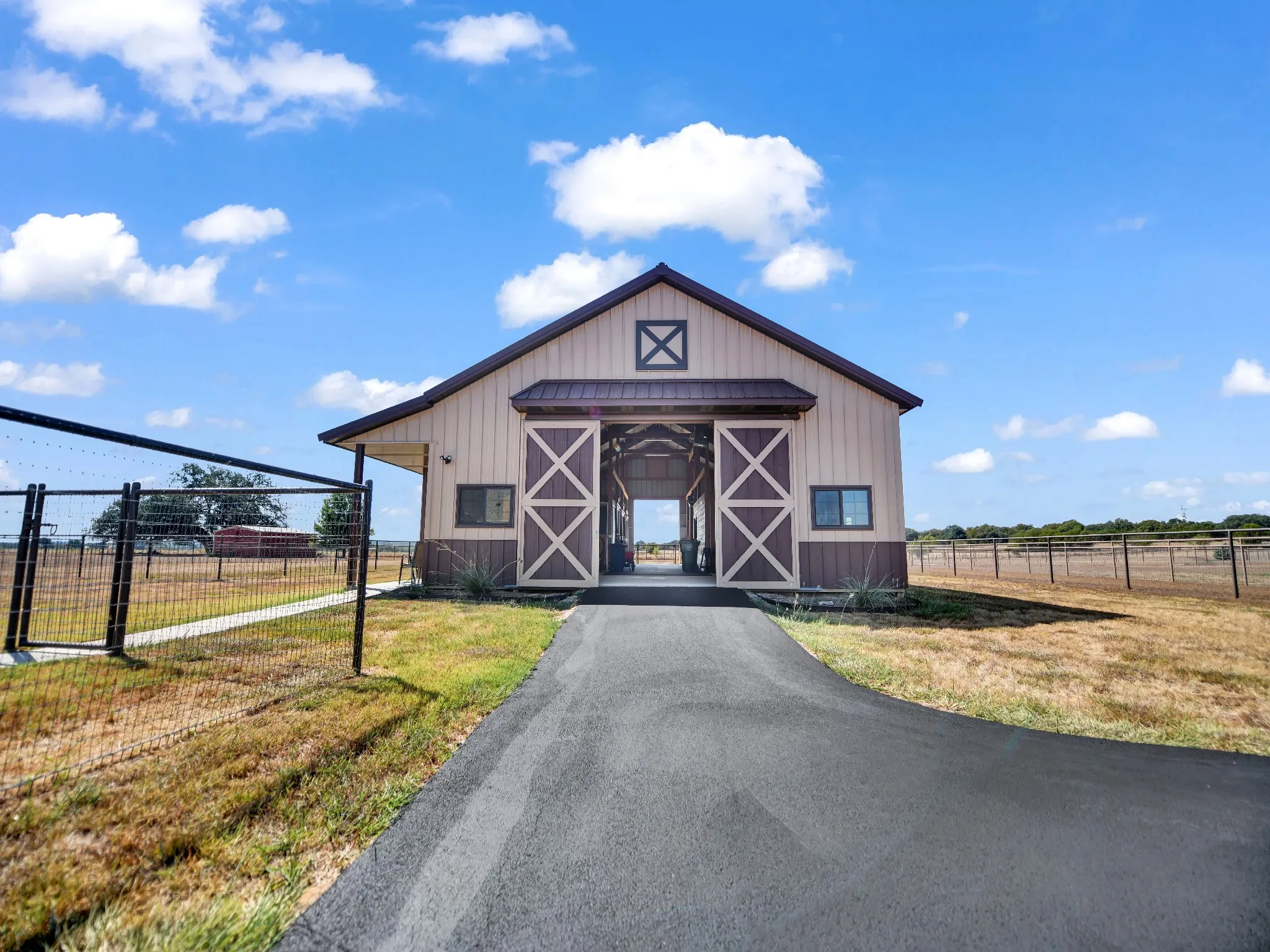 Single Family Residence For Sale in Hood County , 3601 Farm Land Court, Granbury, Texas 76048, 4 Bedroom, 3 Bathroom, 3 Garage spaces, 2,632 Sqft, built in 2021, mls#21394630, Real Estate Agent in Granbury, Homes For Sale in Hood county, Homes For Sale in Granbury, Realtor in Granbury Texas, Real Estate Brokerage Independent Realty Texas, Luminita Cordes Realtor