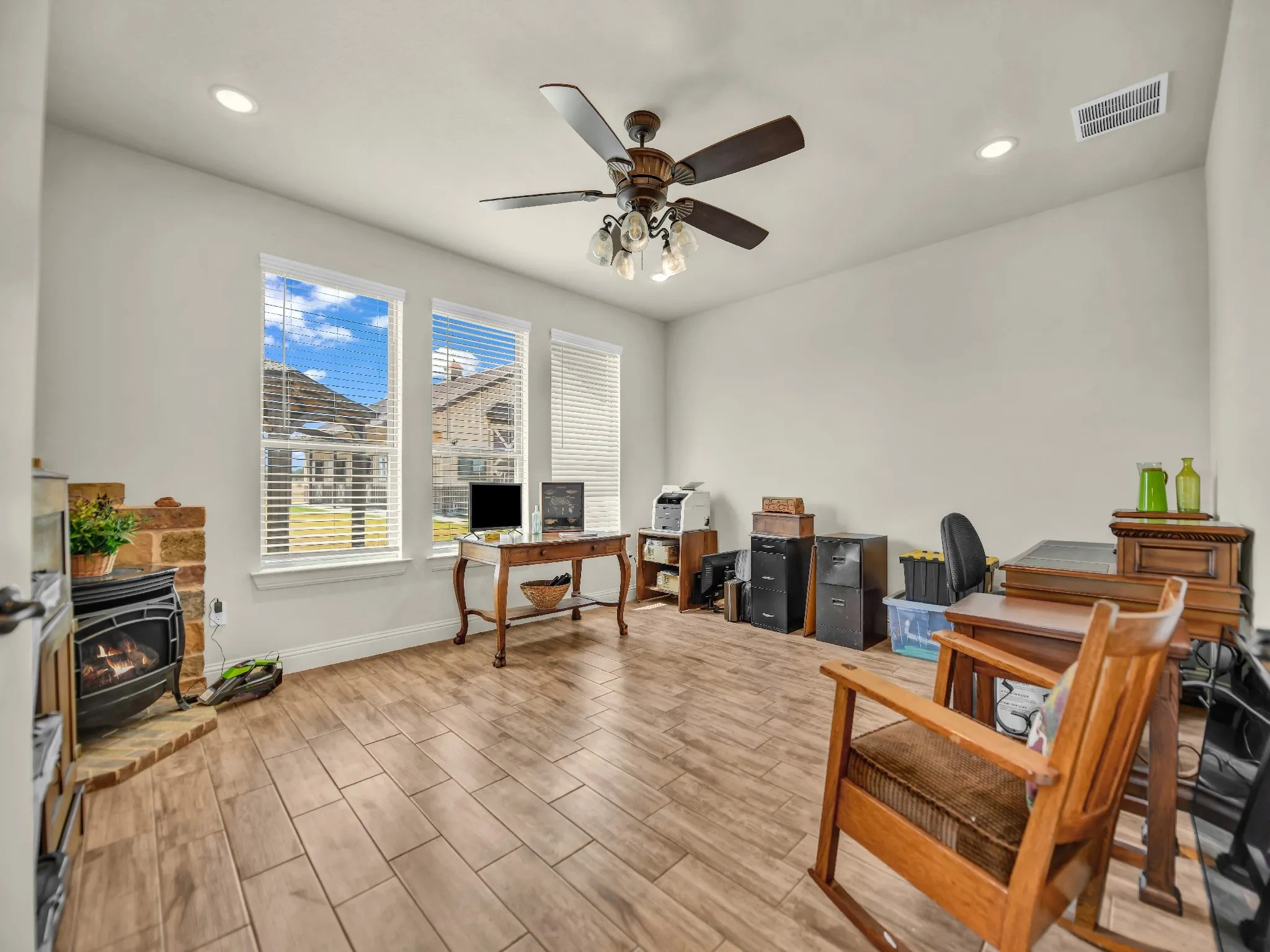 Single Family Residence For Sale in Hood County , 3601 Farm Land Court, Granbury, Texas 76048, 4 Bedroom, 3 Bathroom, 3 Garage spaces, 2,632 Sqft, built in 2021, mls#21394630, Real Estate Agent in Granbury, Homes For Sale in Hood county, Homes For Sale in Granbury, Realtor in Granbury Texas, Real Estate Brokerage Independent Realty Texas, Luminita Cordes Realtor