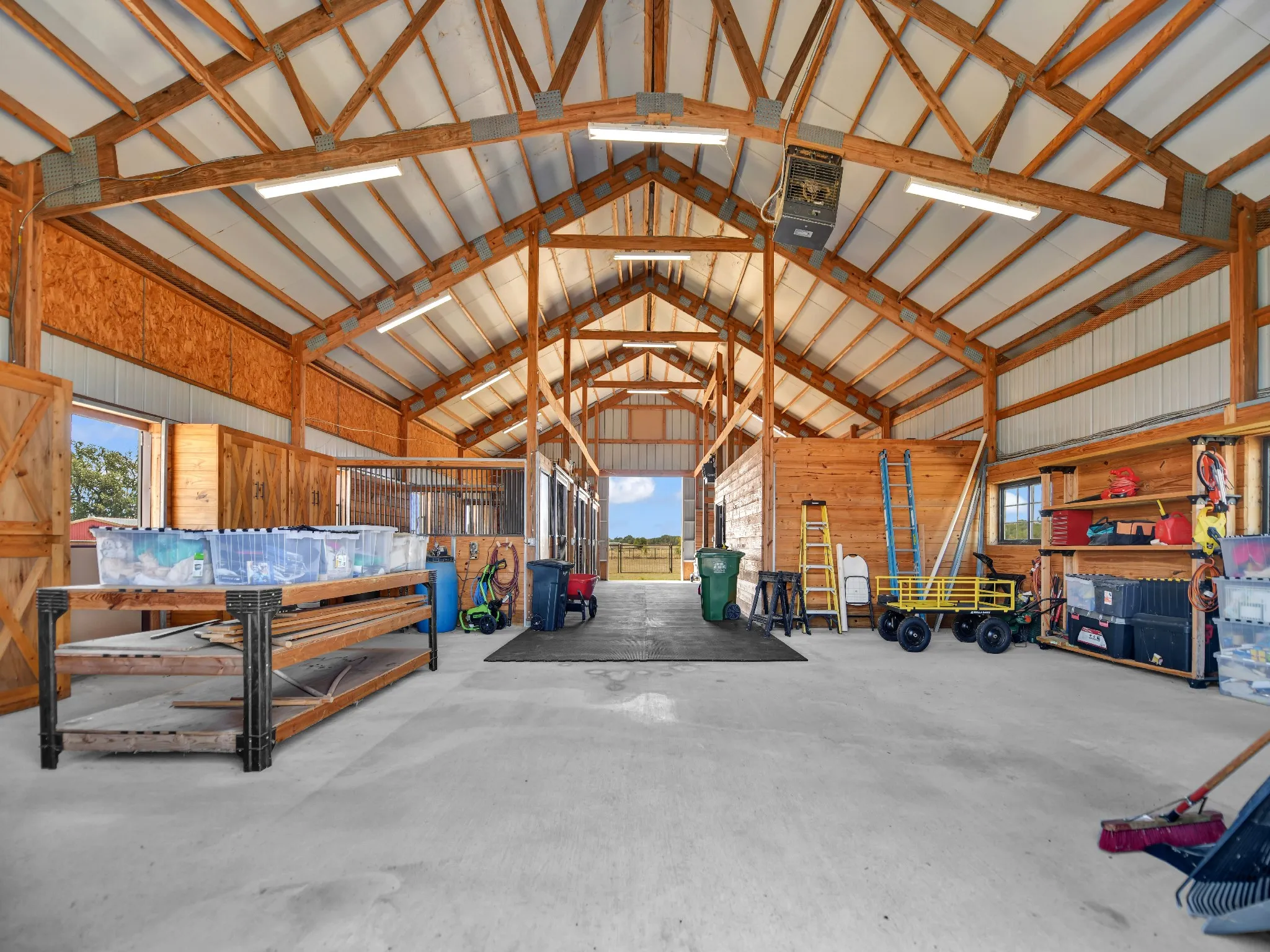 Single Family Residence For Sale in Hood County , 3601 Farm Land Court, Granbury, Texas 76048, 4 Bedroom, 3 Bathroom, 3 Garage spaces, 2,632 Sqft, built in 2021, mls#21394630, Real Estate Agent in Granbury, Homes For Sale in Hood county, Homes For Sale in Granbury, Realtor in Granbury Texas, Real Estate Brokerage Independent Realty Texas, Luminita Cordes Realtor