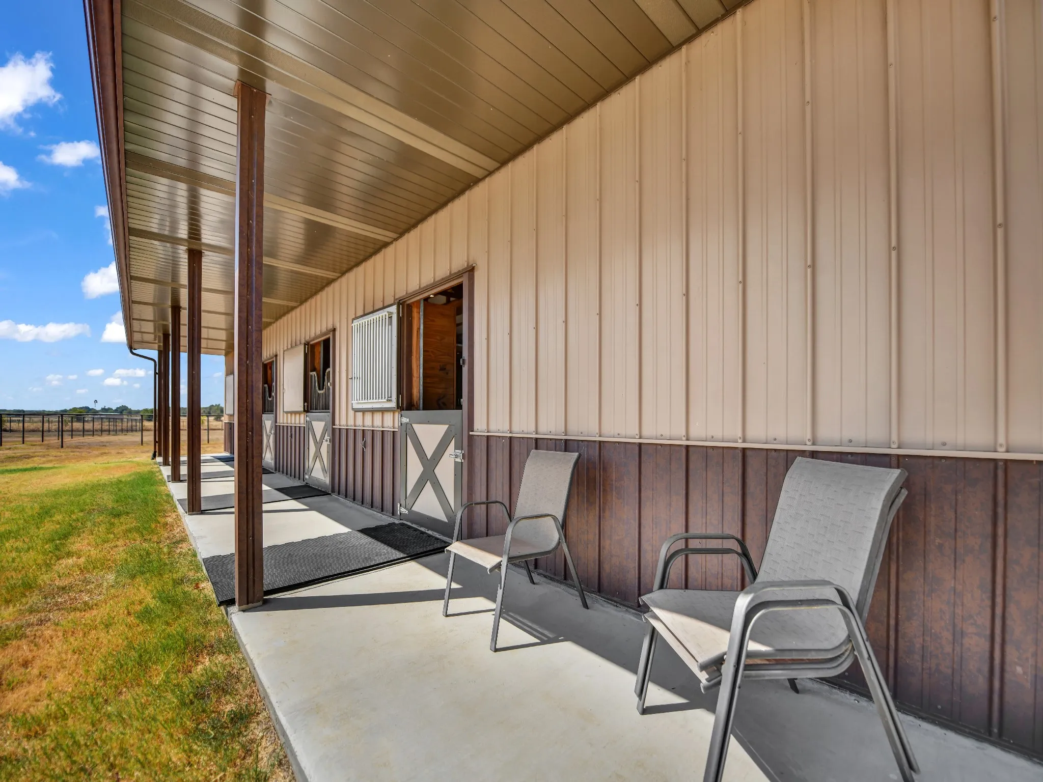 Single Family Residence For Sale in Hood County , 3601 Farm Land Court, Granbury, Texas 76048, 4 Bedroom, 3 Bathroom, 3 Garage spaces, 2,632 Sqft, built in 2021, mls#21394630, Real Estate Agent in Granbury, Homes For Sale in Hood county, Homes For Sale in Granbury, Realtor in Granbury Texas, Real Estate Brokerage Independent Realty Texas, Luminita Cordes Realtor