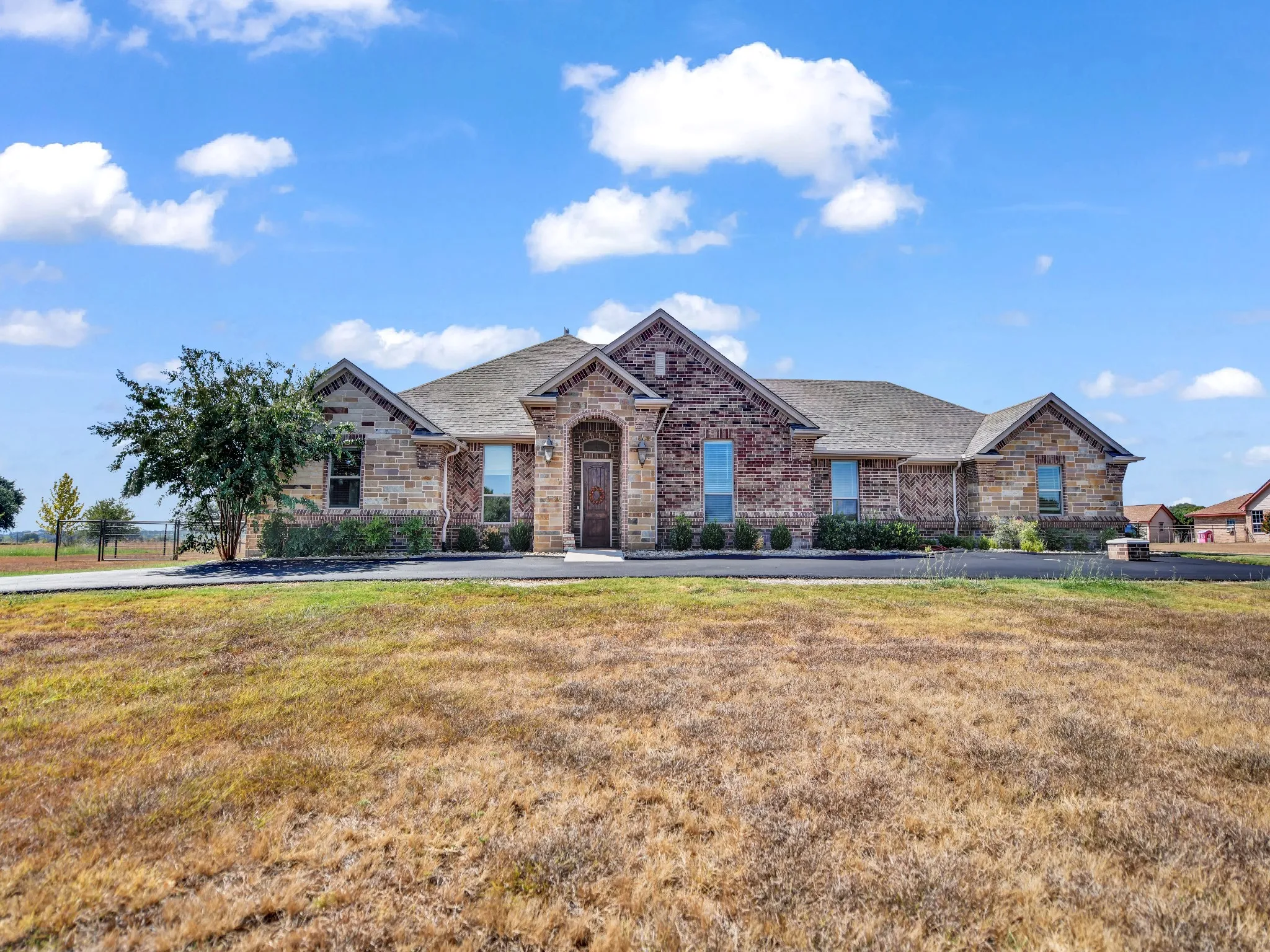 Single Family Residence For Sale in Hood County , 3601 Farm Land Court, Granbury, Texas 76048, 4 Bedroom, 3 Bathroom, 3 Garage spaces, 2,632 Sqft, built in 2021, mls#21394630, Real Estate Agent in Granbury, Homes For Sale in Hood county, Homes For Sale in Granbury, Realtor in Granbury Texas, Real Estate Brokerage Independent Realty Texas, Luminita Cordes Realtor