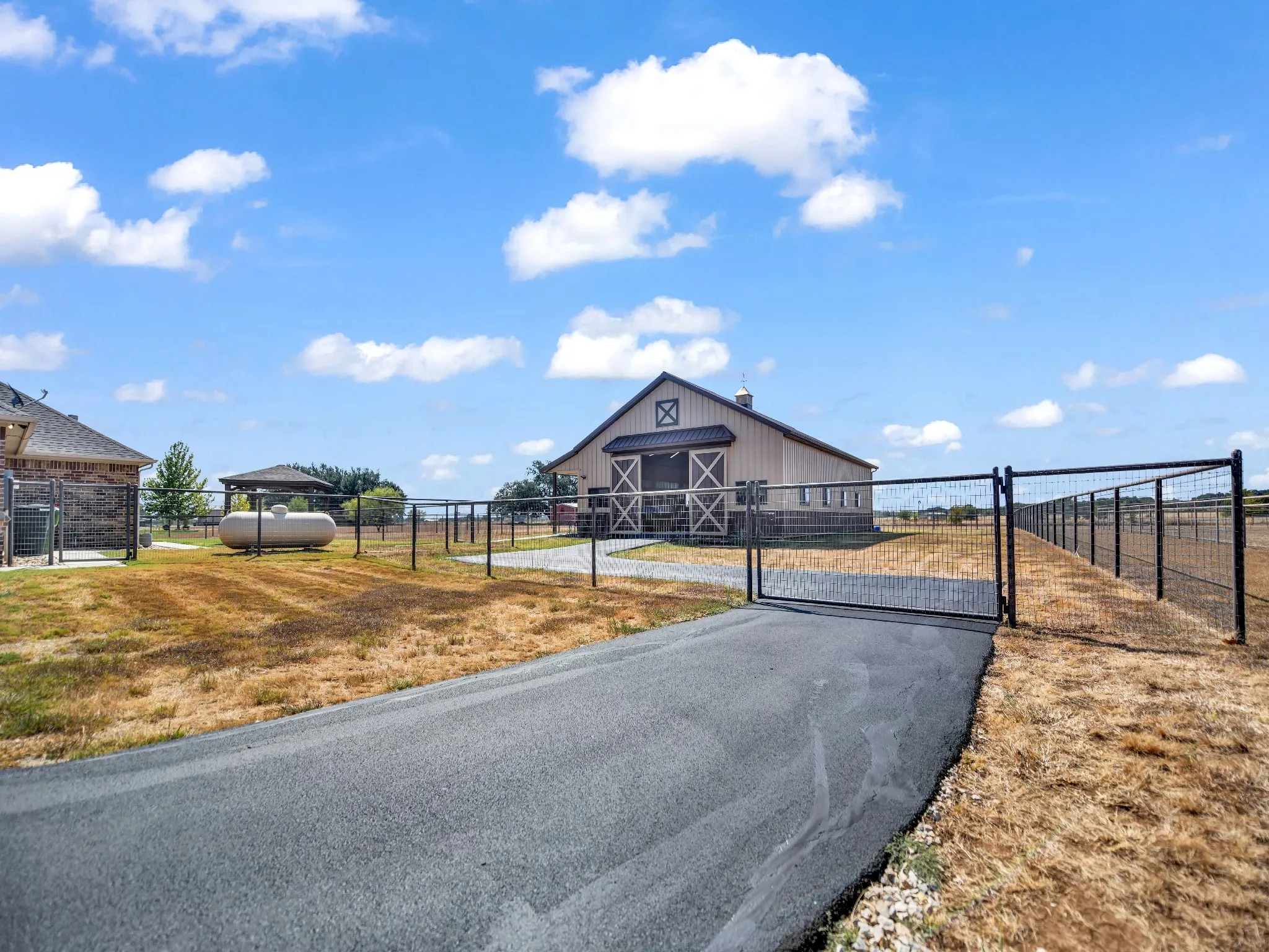 Single Family Residence For Sale in Hood County , 3601 Farm Land Court, Granbury, Texas 76048, 4 Bedroom, 3 Bathroom, 3 Garage spaces, 2,632 Sqft, built in 2021, mls#21394630, Real Estate Agent in Granbury, Homes For Sale in Hood county, Homes For Sale in Granbury, Realtor in Granbury Texas, Real Estate Brokerage Independent Realty Texas, Luminita Cordes Realtor