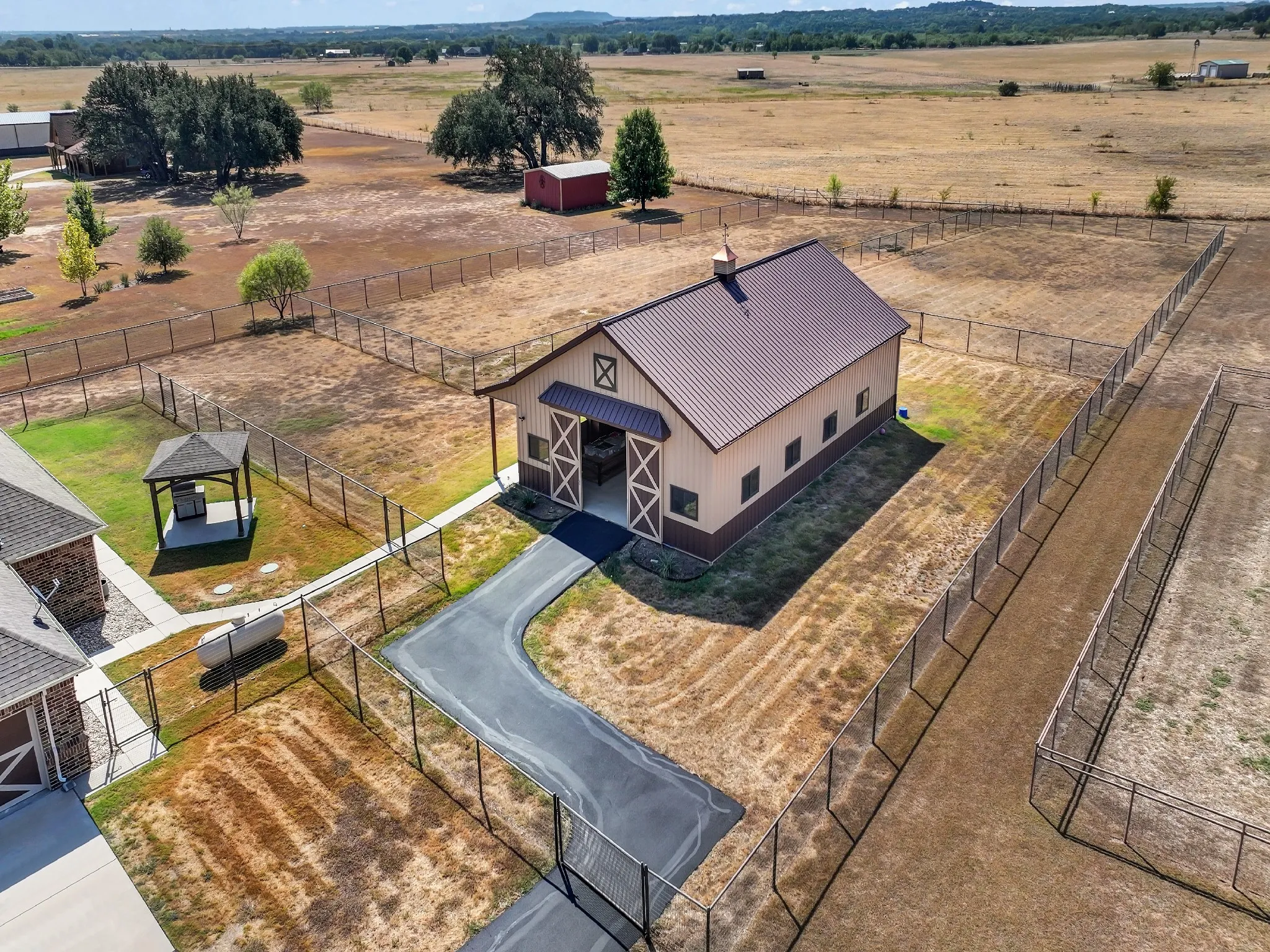 Single Family Residence For Sale in Hood County , 3601 Farm Land Court, Granbury, Texas 76048, 4 Bedroom, 3 Bathroom, 3 Garage spaces, 2,632 Sqft, built in 2021, mls#21394630, Real Estate Agent in Granbury, Homes For Sale in Hood county, Homes For Sale in Granbury, Realtor in Granbury Texas, Real Estate Brokerage Independent Realty Texas, Luminita Cordes Realtor