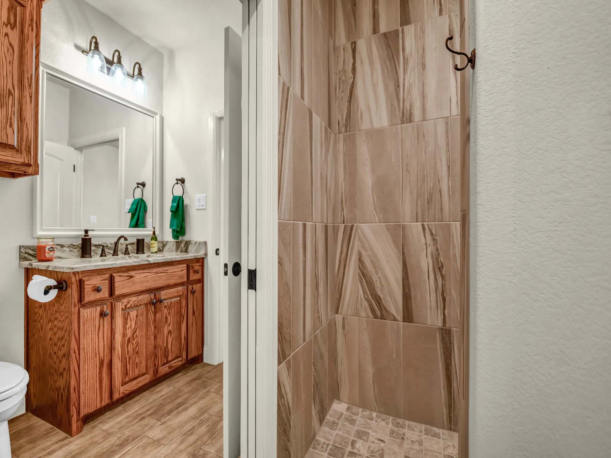 Single Family Residence For Sale in Hood County , 3601 Farm Land Court, Granbury, Texas 76048, 4 Bedroom, 3 Bathroom, 3 Garage spaces, 2,632 Sqft, built in 2021, mls#21394630, Real Estate Agent in Granbury, Homes For Sale in Hood county, Homes For Sale in Granbury, Realtor in Granbury Texas, Real Estate Brokerage Independent Realty Texas, Luminita Cordes Realtor