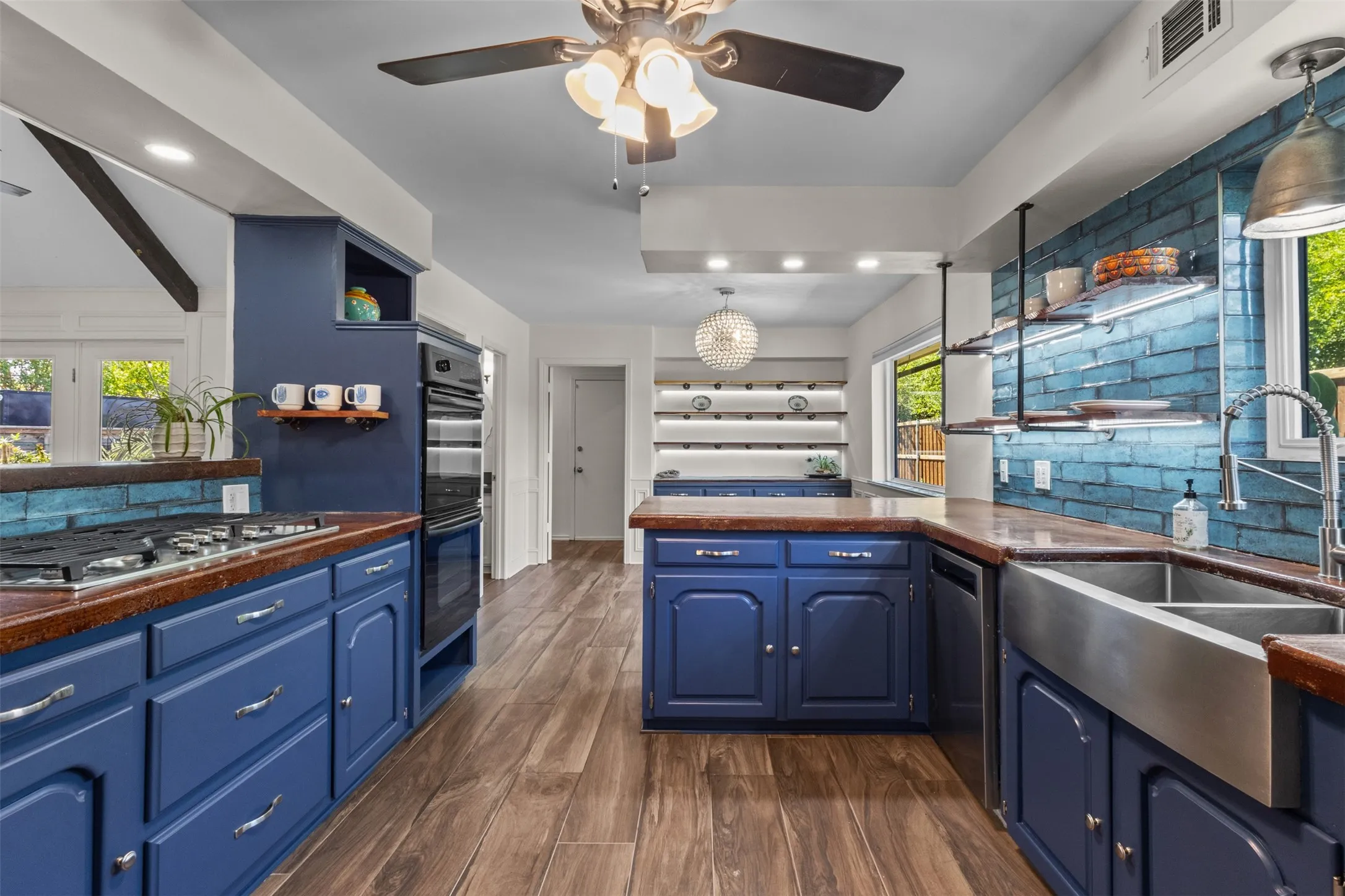 Single Family Residence For Sale in Dallas County , 11132 Yorksprings Drive, Dallas, Texas 75218, 5 Bedroom, 3 Bathroom, 2 Garage spaces, 2,780 Sqft, built in 1969, mls#21392743, Real Estate Agent in Dallas, Homes For Sale in Dallas county, Homes For Sale in Dallas, Realtor in Dallas Texas, Real Estate Brokerage Independent Realty Texas, Luminita Cordes Realtor
