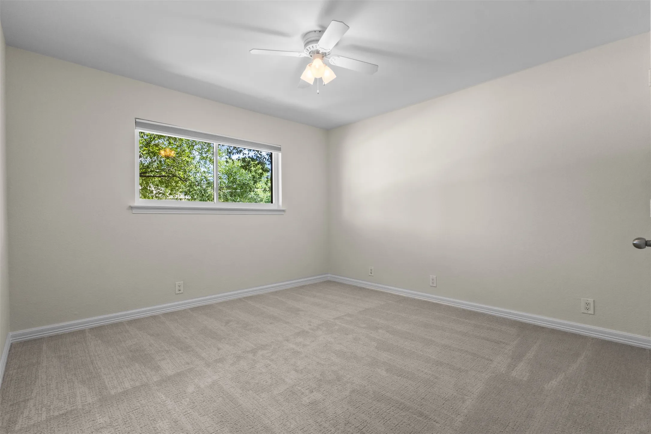 Single Family Residence For Sale in Dallas County , 11132 Yorksprings Drive, Dallas, Texas 75218, 5 Bedroom, 3 Bathroom, 2 Garage spaces, 2,780 Sqft, built in 1969, mls#21392743, Real Estate Agent in Dallas, Homes For Sale in Dallas county, Homes For Sale in Dallas, Realtor in Dallas Texas, Real Estate Brokerage Independent Realty Texas, Luminita Cordes Realtor
