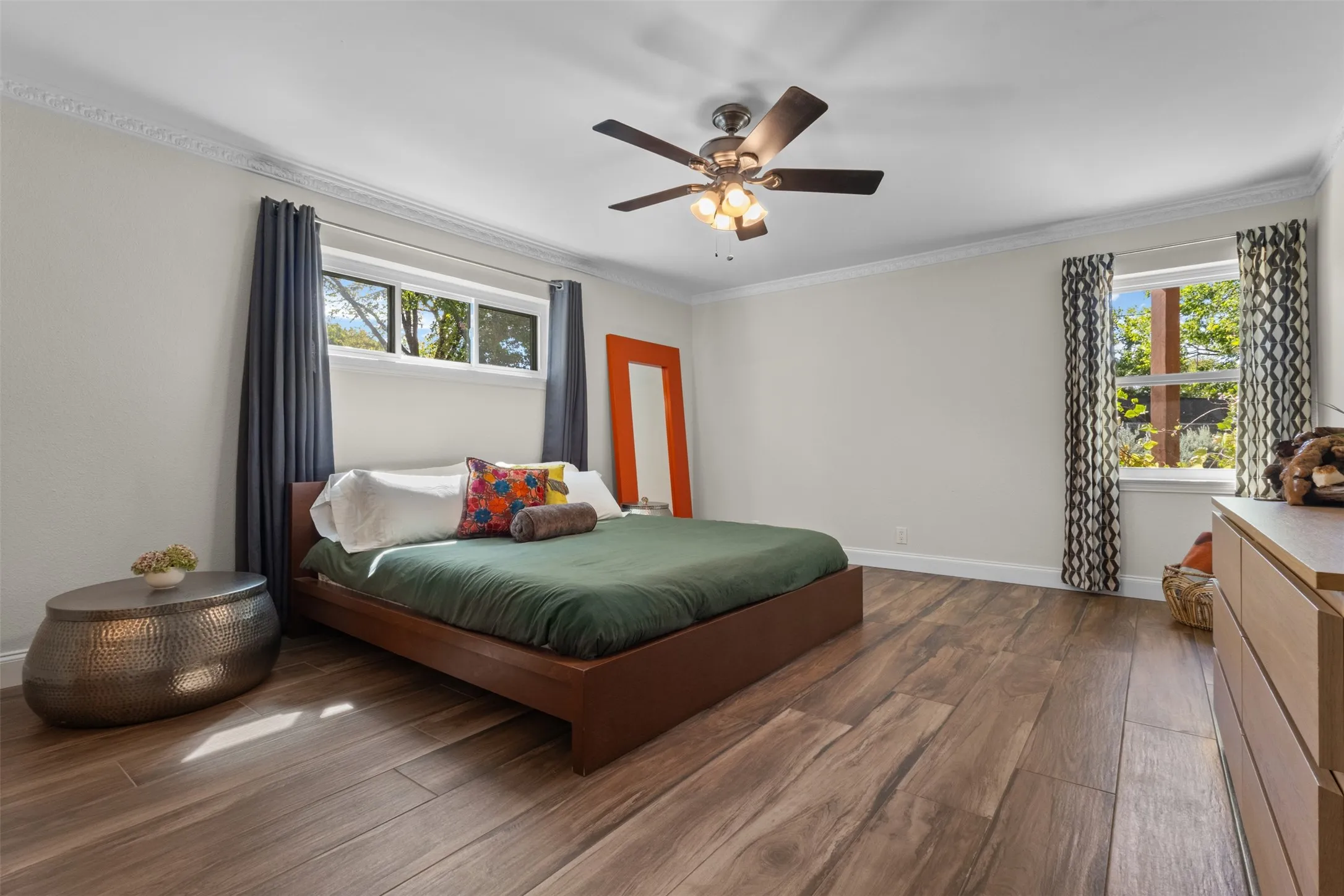 Single Family Residence For Sale in Dallas County , 11132 Yorksprings Drive, Dallas, Texas 75218, 5 Bedroom, 3 Bathroom, 2 Garage spaces, 2,780 Sqft, built in 1969, mls#21392743, Real Estate Agent in Dallas, Homes For Sale in Dallas county, Homes For Sale in Dallas, Realtor in Dallas Texas, Real Estate Brokerage Independent Realty Texas, Luminita Cordes Realtor