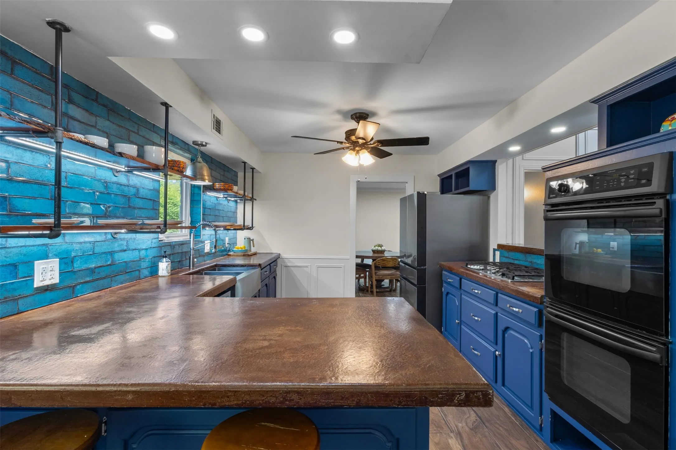 Single Family Residence For Sale in Dallas County , 11132 Yorksprings Drive, Dallas, Texas 75218, 5 Bedroom, 3 Bathroom, 2 Garage spaces, 2,780 Sqft, built in 1969, mls#21392743, Real Estate Agent in Dallas, Homes For Sale in Dallas county, Homes For Sale in Dallas, Realtor in Dallas Texas, Real Estate Brokerage Independent Realty Texas, Luminita Cordes Realtor