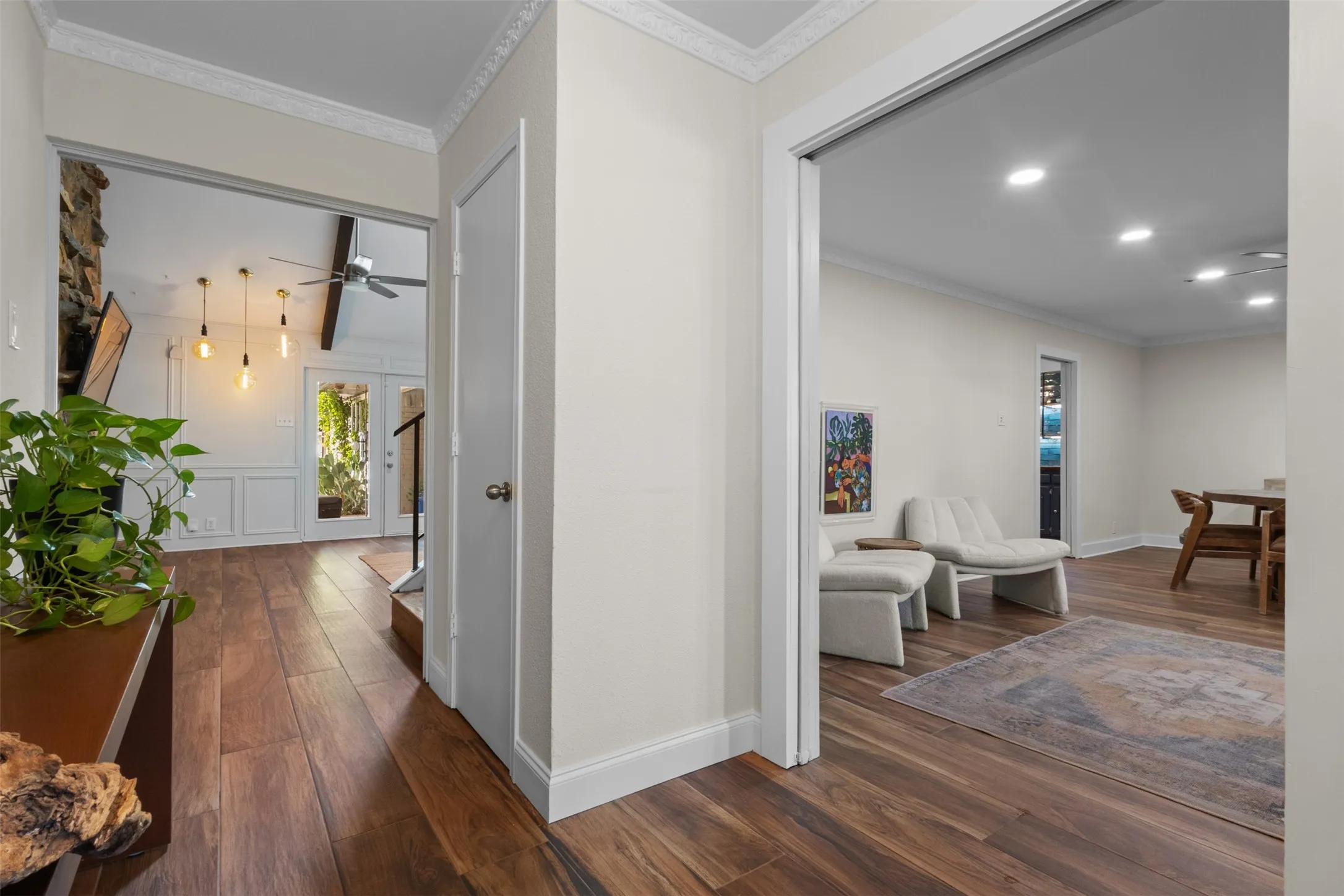 Single Family Residence For Sale in Dallas County , 11132 Yorksprings Drive, Dallas, Texas 75218, 5 Bedroom, 3 Bathroom, 2 Garage spaces, 2,780 Sqft, built in 1969, mls#21392743, Real Estate Agent in Dallas, Homes For Sale in Dallas county, Homes For Sale in Dallas, Realtor in Dallas Texas, Real Estate Brokerage Independent Realty Texas, Luminita Cordes Realtor