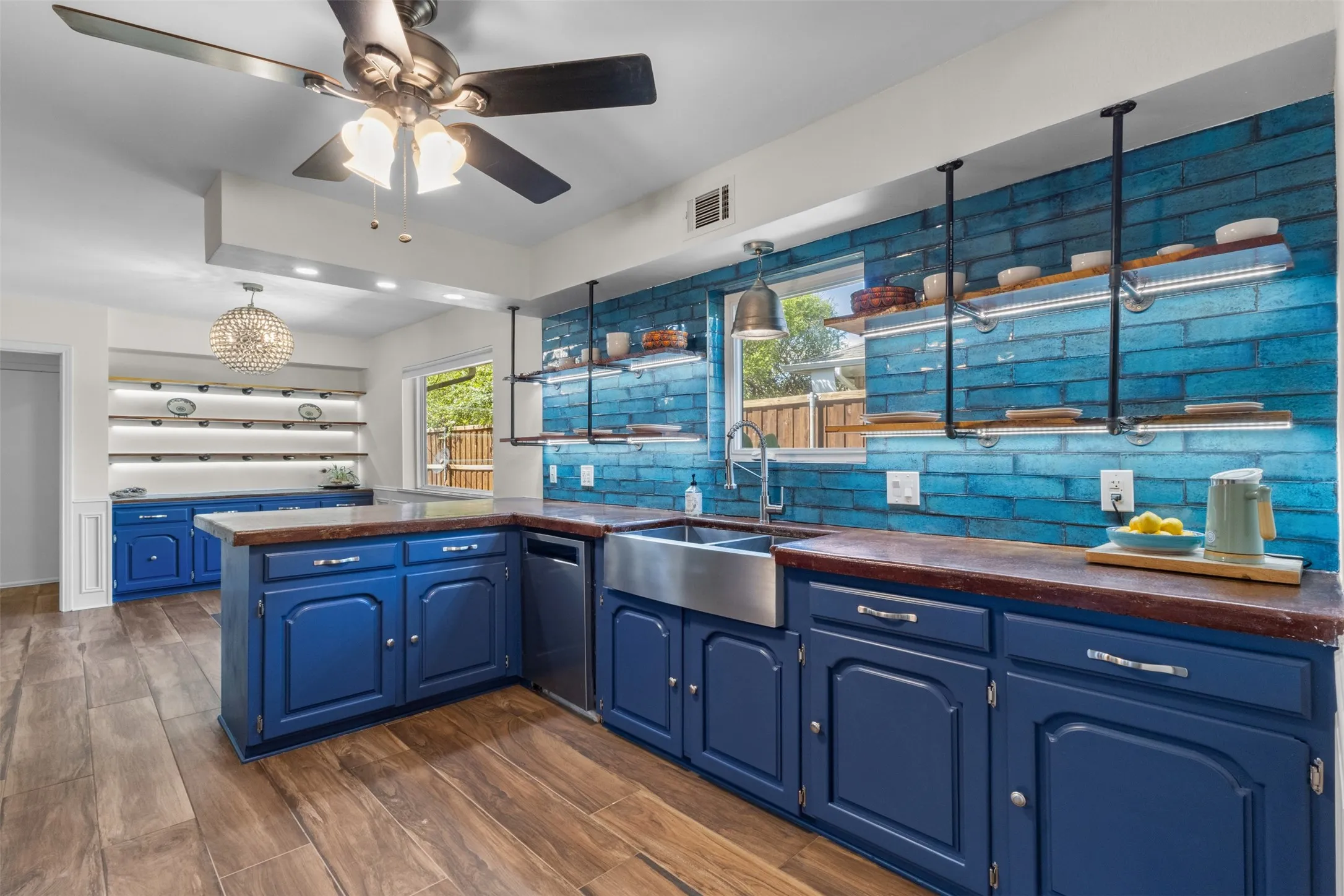 Single Family Residence For Sale in Dallas County , 11132 Yorksprings Drive, Dallas, Texas 75218, 5 Bedroom, 3 Bathroom, 2 Garage spaces, 2,780 Sqft, built in 1969, mls#21392743, Real Estate Agent in Dallas, Homes For Sale in Dallas county, Homes For Sale in Dallas, Realtor in Dallas Texas, Real Estate Brokerage Independent Realty Texas, Luminita Cordes Realtor