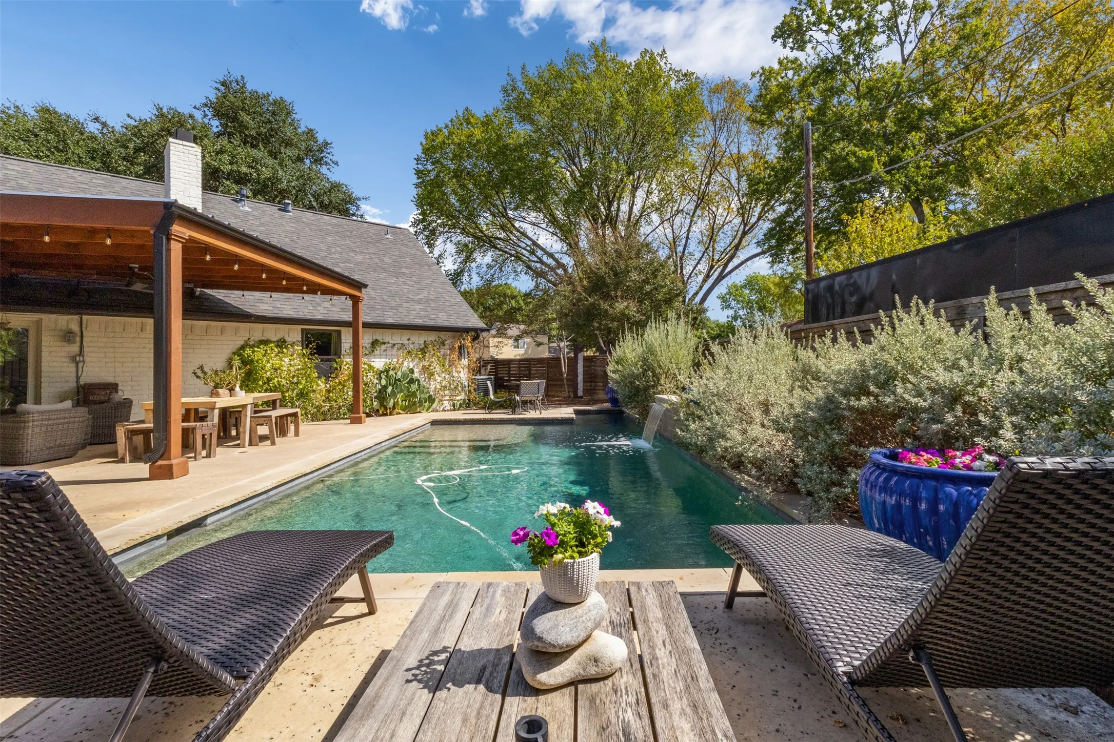 Single Family Residence For Sale in Dallas County , 11132 Yorksprings Drive, Dallas, Texas 75218, 5 Bedroom, 3 Bathroom, 2 Garage spaces, 2,780 Sqft, built in 1969, mls#21392743, Real Estate Agent in Dallas, Homes For Sale in Dallas county, Homes For Sale in Dallas, Realtor in Dallas Texas, Real Estate Brokerage Independent Realty Texas, Luminita Cordes Realtor