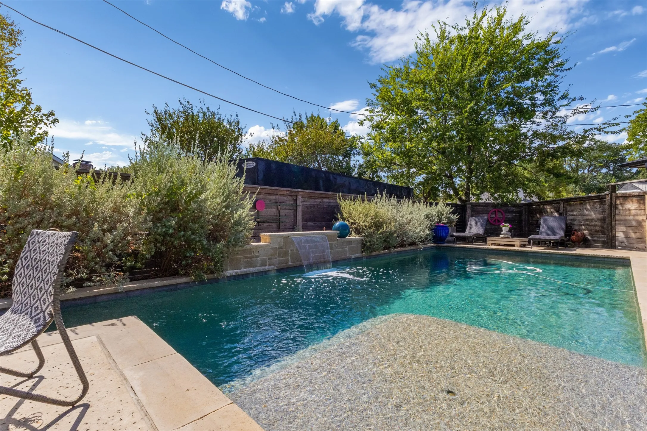 Single Family Residence For Sale in Dallas County , 11132 Yorksprings Drive, Dallas, Texas 75218, 5 Bedroom, 3 Bathroom, 2 Garage spaces, 2,780 Sqft, built in 1969, mls#21392743, Real Estate Agent in Dallas, Homes For Sale in Dallas county, Homes For Sale in Dallas, Realtor in Dallas Texas, Real Estate Brokerage Independent Realty Texas, Luminita Cordes Realtor
