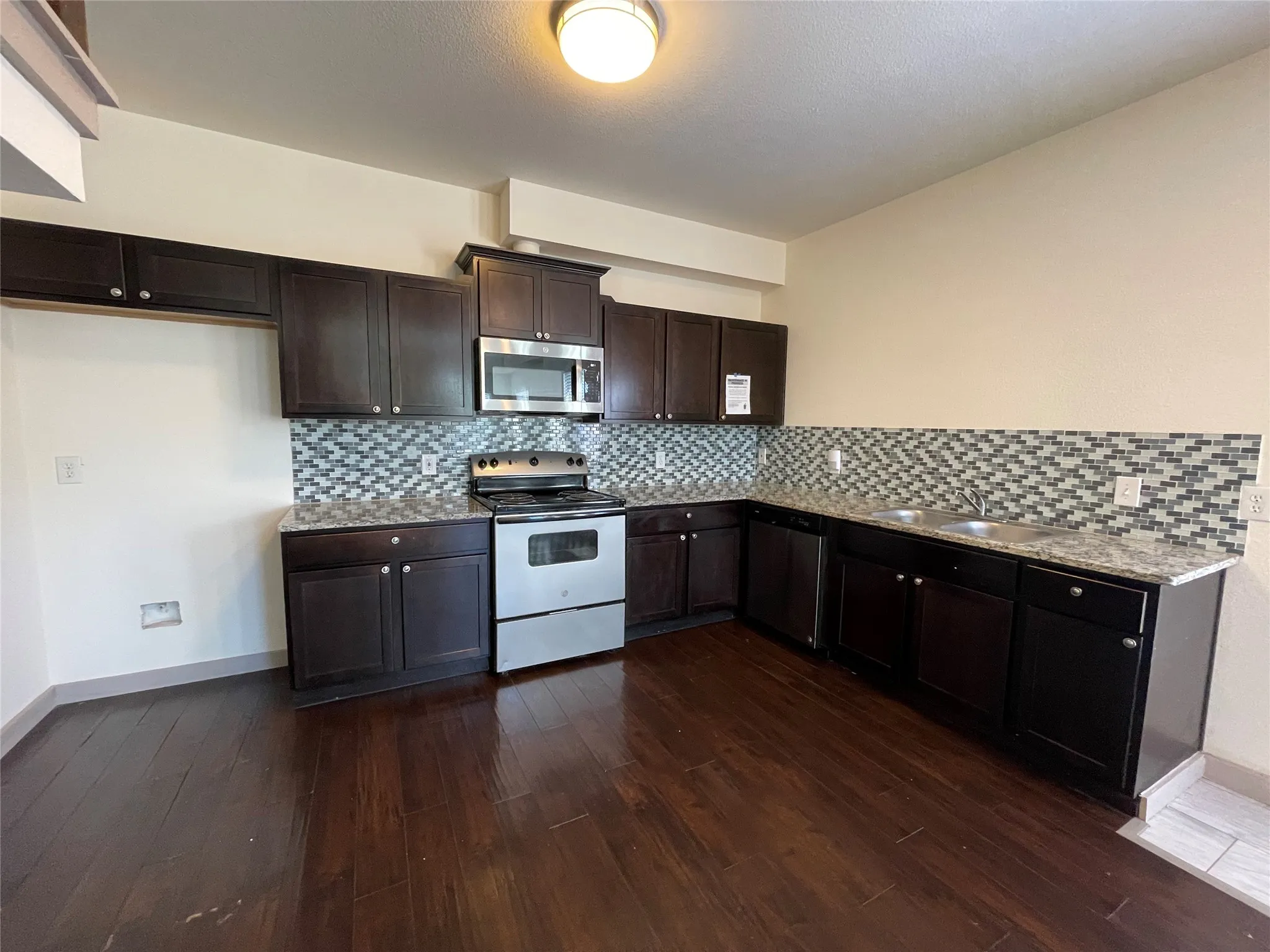 Townhouse For Rent in Tarrant County , 3629 Valley Vista Drive 707, Hurst, Texas 76053, 3 Bedroom, 2 Bathroom, Garage spaces, 1,520 Sqft, built in 2013, mls#21391653, Real Estate Agent in Hurst, Homes For Rent in Tarrant county, Homes For Rent in Hurst, Realtor in Hurst Texas, Real Estate Brokerage Independent Realty Texas, Luminita Cordes Realtor