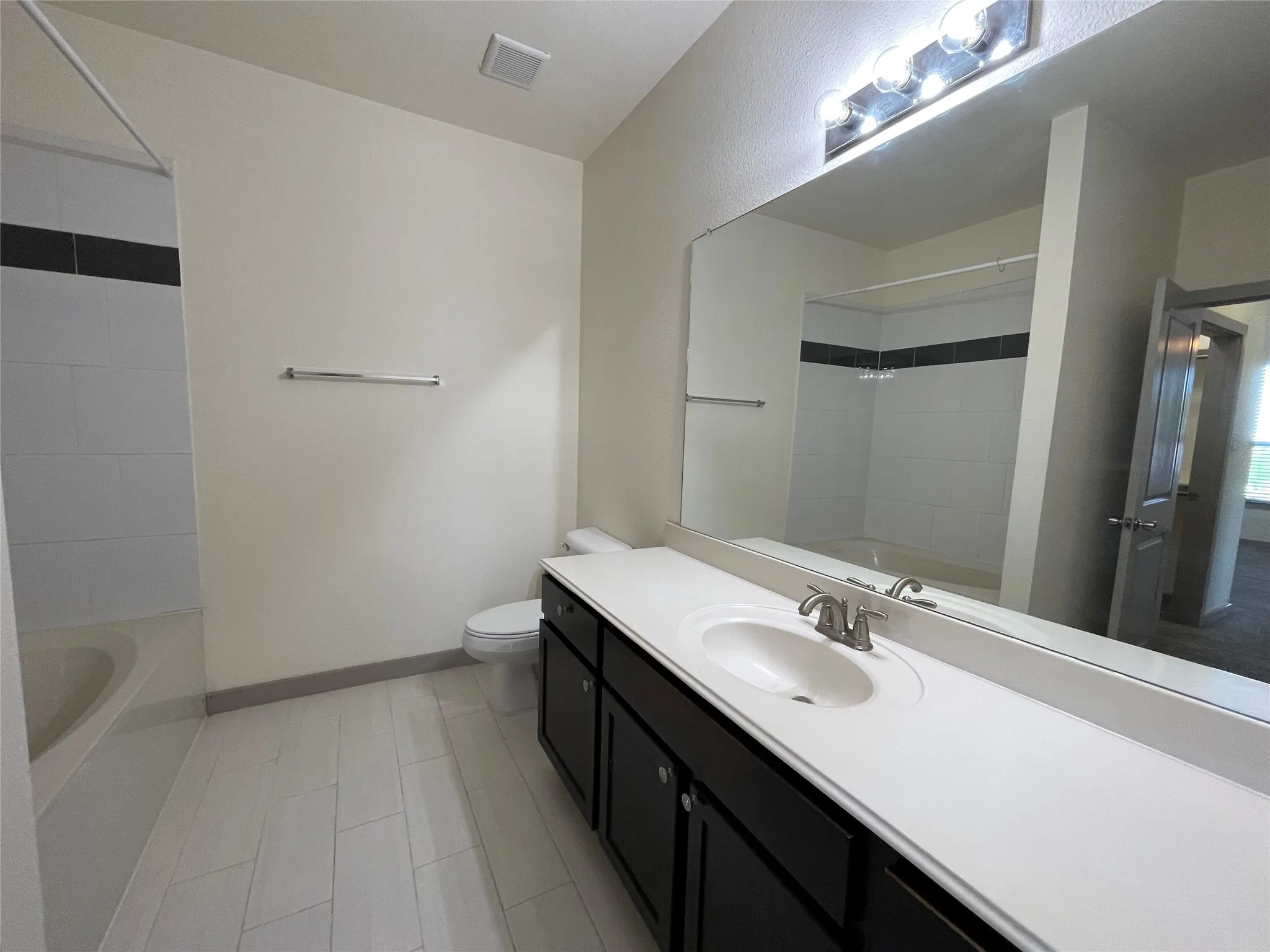 Townhouse For Rent in Tarrant County , 3629 Valley Vista Drive 707, Hurst, Texas 76053, 3 Bedroom, 2 Bathroom, Garage spaces, 1,520 Sqft, built in 2013, mls#21391653, Real Estate Agent in Hurst, Homes For Rent in Tarrant county, Homes For Rent in Hurst, Realtor in Hurst Texas, Real Estate Brokerage Independent Realty Texas, Luminita Cordes Realtor