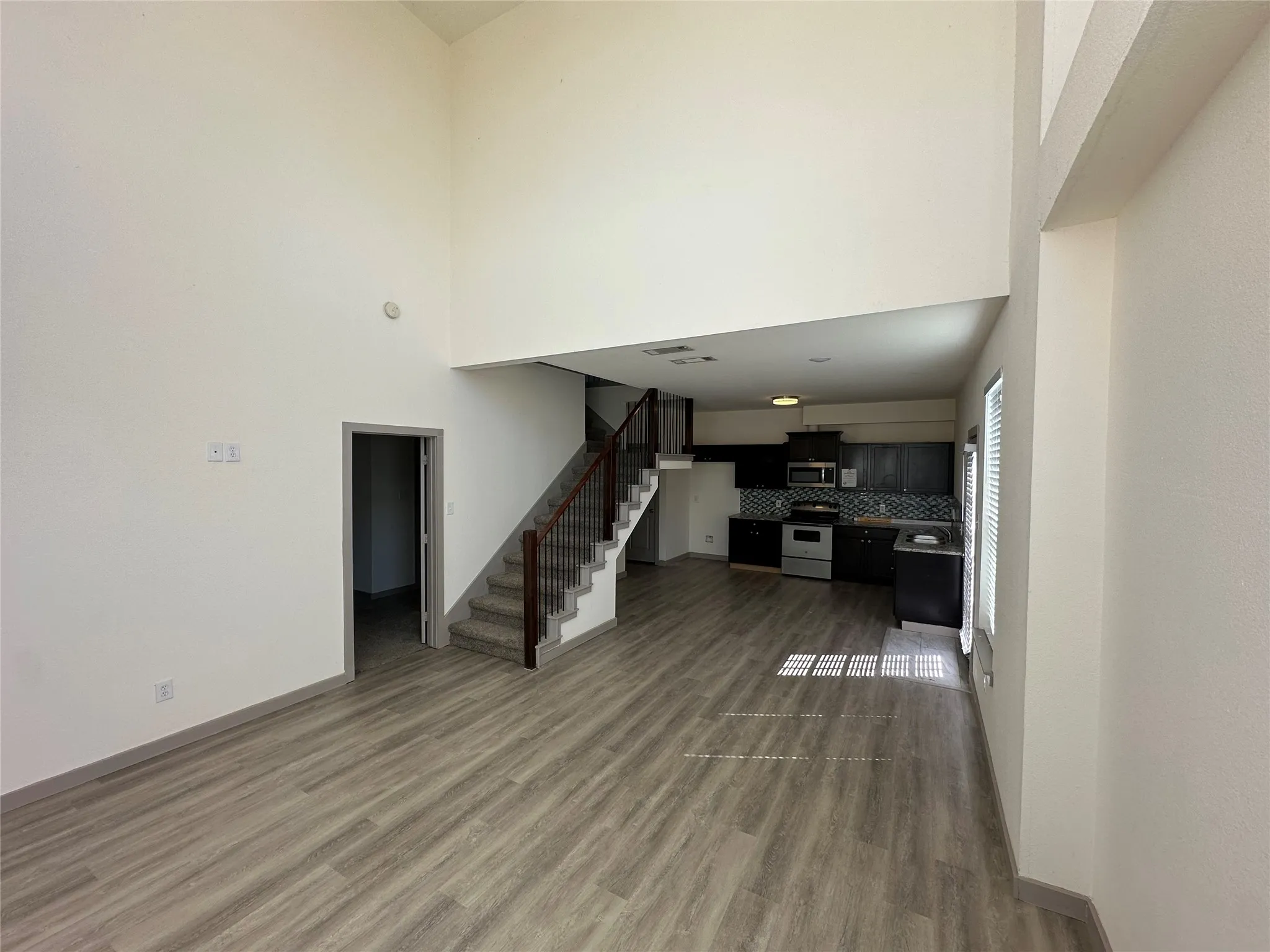 Townhouse For Rent in Tarrant County , 3629 Valley Vista Drive 707, Hurst, Texas 76053, 3 Bedroom, 2 Bathroom, Garage spaces, 1,520 Sqft, built in 2013, mls#21391653, Real Estate Agent in Hurst, Homes For Rent in Tarrant county, Homes For Rent in Hurst, Realtor in Hurst Texas, Real Estate Brokerage Independent Realty Texas, Luminita Cordes Realtor