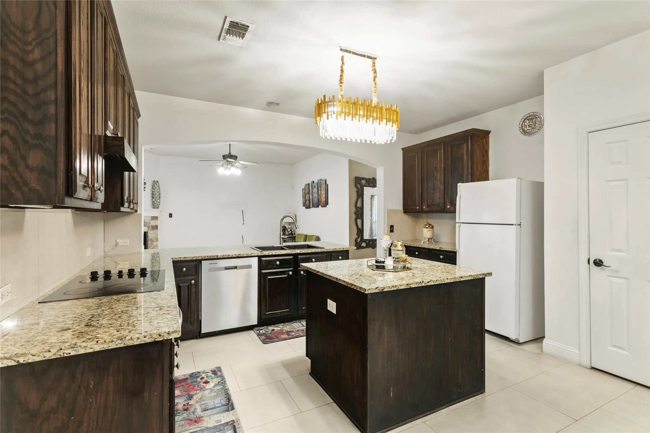Single Family Residence For Sale in Collin County , 3925 Gardenia Lane, Mc Kinney, Texas 75070, 4 Bedroom, 3 Bathroom, 2 Garage spaces, 2,601 Sqft, built in 2001, mls#21381000, Real Estate Agent in Mc Kinney, Homes For Sale in Collin county, Homes For Sale in Mc Kinney, Realtor in Mc Kinney Texas, Real Estate Brokerage Independent Realty Texas, Luminita Cordes Realtor