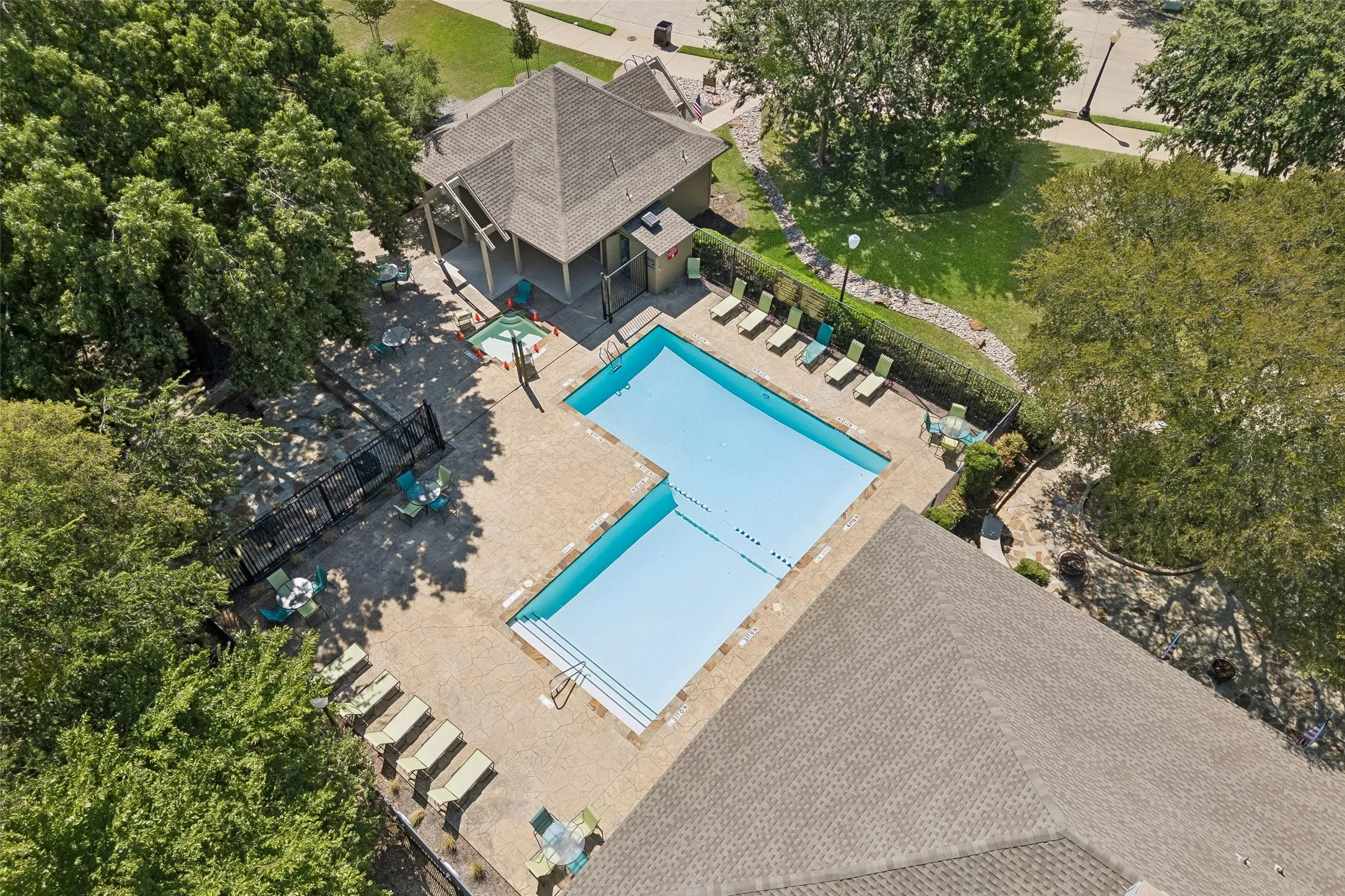 Single Family Residence For Sale in Collin County , 106 Tiburon Court, Allen, Texas 75013, 4 Bedroom, 2 Bathroom, 2 Garage spaces, 2,182 Sqft, built in 1994, mls#21386340, Real Estate Agent in Allen, Homes For Sale in Collin county, Homes For Sale in Allen, Realtor in Allen Texas, Real Estate Brokerage Independent Realty Texas, Luminita Cordes Realtor