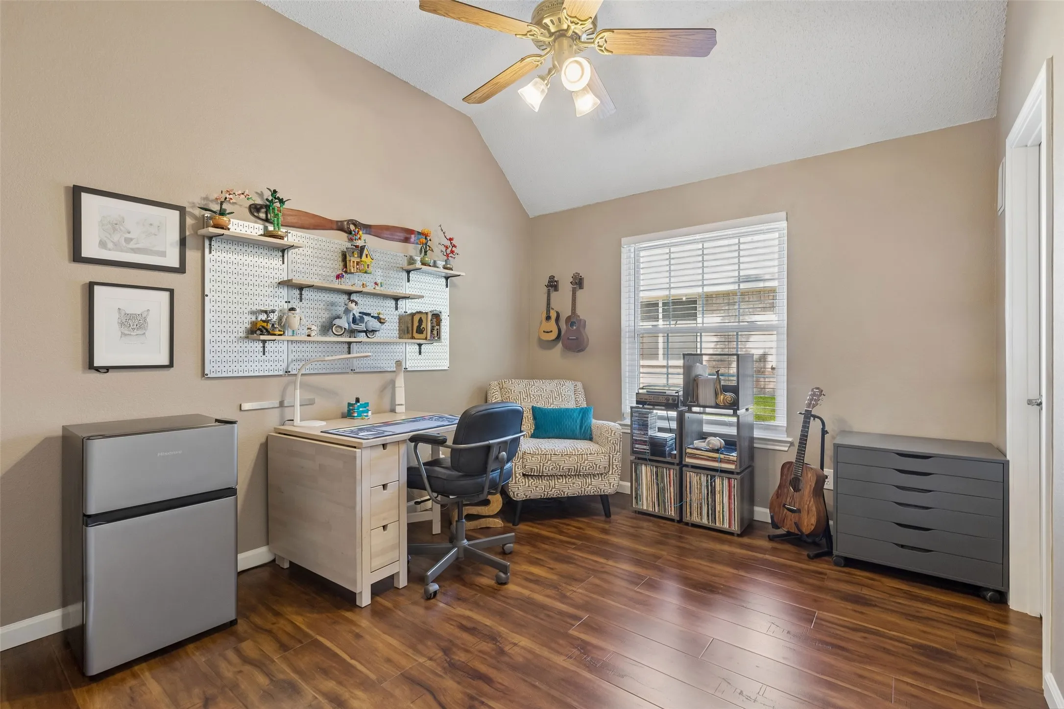 Single Family Residence For Sale in Collin County , 106 Tiburon Court, Allen, Texas 75013, 4 Bedroom, 2 Bathroom, 2 Garage spaces, 2,182 Sqft, built in 1994, mls#21386340, Real Estate Agent in Allen, Homes For Sale in Collin county, Homes For Sale in Allen, Realtor in Allen Texas, Real Estate Brokerage Independent Realty Texas, Luminita Cordes Realtor