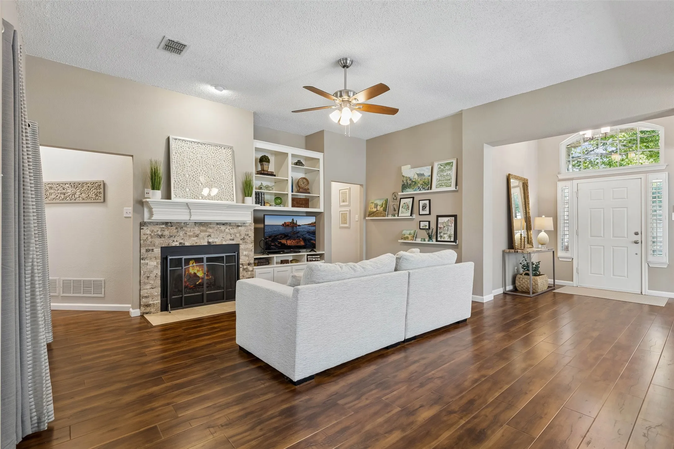 Single Family Residence For Sale in Collin County , 106 Tiburon Court, Allen, Texas 75013, 4 Bedroom, 2 Bathroom, 2 Garage spaces, 2,182 Sqft, built in 1994, mls#21386340, Real Estate Agent in Allen, Homes For Sale in Collin county, Homes For Sale in Allen, Realtor in Allen Texas, Real Estate Brokerage Independent Realty Texas, Luminita Cordes Realtor