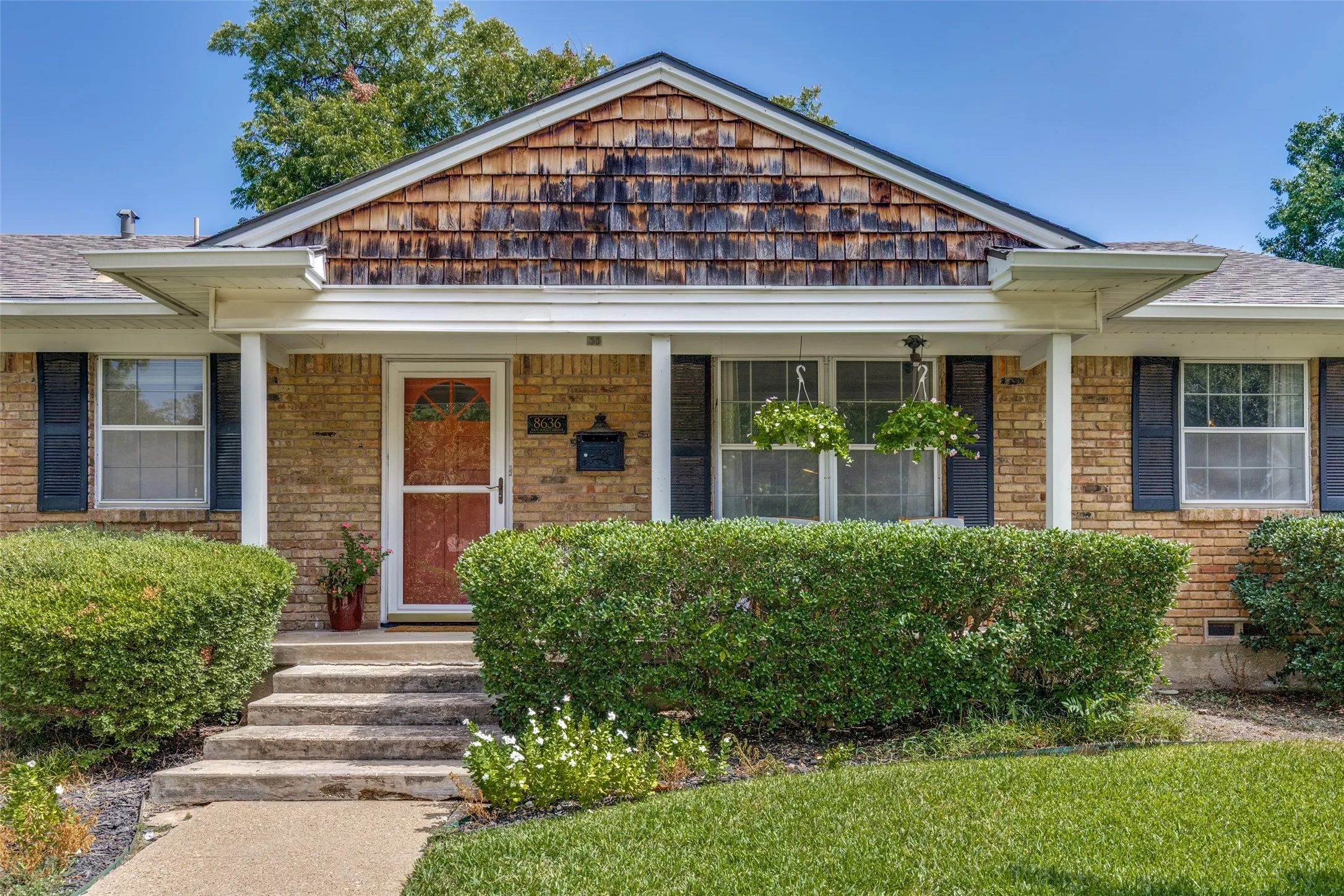 Single Family Residence For Sale in Dallas County , 8636 San Souci Drive, Dallas, Texas 75238, 3 Bedroom, 2 Bathroom, 2 Garage spaces, 1,944 Sqft, built in 1960, mls#21388064, Real Estate Agent in Dallas, Homes For Sale in Dallas county, Homes For Sale in Dallas, Realtor in Dallas Texas, Real Estate Brokerage Independent Realty Texas, Luminita Cordes Realtor