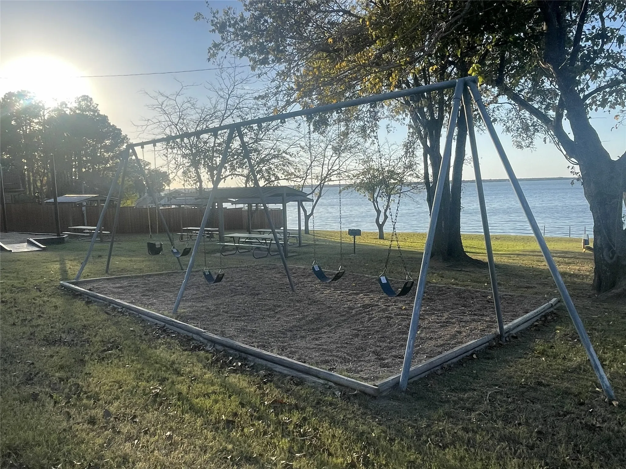 Single Family Residence For Rent in Henderson County , 157 Harborr Drive, Gun Barrel City, Texas 75156, 2 Bedroom, 2 Bathroom, Garage spaces, 1,260 Sqft, built in 1982, mls#21394356, Real Estate Agent in Gun Barrel City, Homes For Rent in Henderson county, Homes For Rent in Gun Barrel City, Realtor in Gun Barrel City Texas, Real Estate Brokerage Independent Realty Texas, Luminita Cordes Realtor