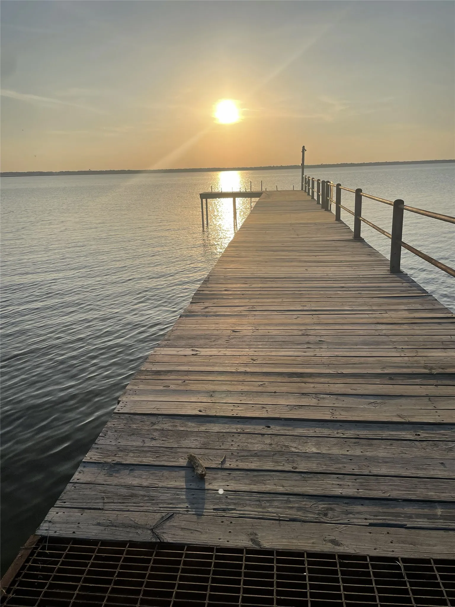 Single Family Residence For Rent in Henderson County , 157 Harborr Drive, Gun Barrel City, Texas 75156, 2 Bedroom, 2 Bathroom, Garage spaces, 1,260 Sqft, built in 1982, mls#21394356, Real Estate Agent in Gun Barrel City, Homes For Rent in Henderson county, Homes For Rent in Gun Barrel City, Realtor in Gun Barrel City Texas, Real Estate Brokerage Independent Realty Texas, Luminita Cordes Realtor