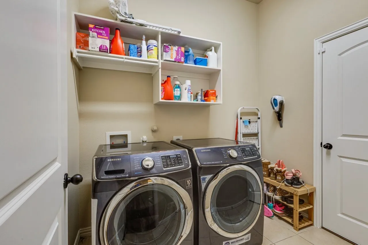 Single Family Residence For Rent in Collin County , 6904 Helena Way, Mc Kinney, Texas 75070, 3 Bedroom, 3 Bathroom, 2 Garage spaces, 3,027 Sqft, built in 2014, mls#21393180, Real Estate Agent in Mc Kinney, Homes For Rent in Collin county, Homes For Rent in Mc Kinney, Realtor in Mc Kinney Texas, Real Estate Brokerage Independent Realty Texas, Luminita Cordes Realtor