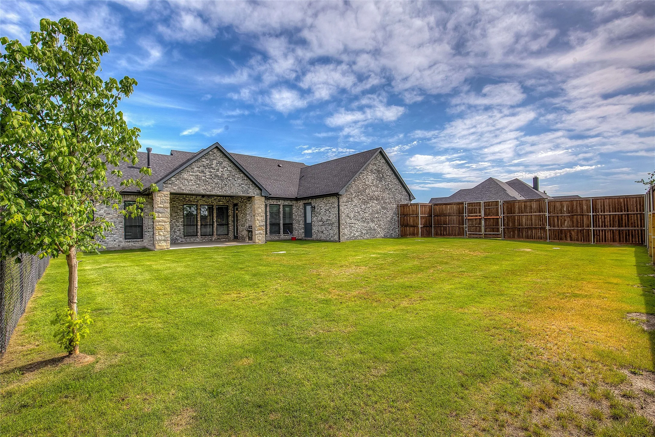 Single Family Residence For Sale in Hunt County , 1025 Sinopa Street, Caddo Mills, Texas 75135, 3 Bedroom, 3 Bathroom, 2 Garage spaces, 2,397 Sqft, built in 2022, mls#21394734, Real Estate Agent in Caddo Mills, Homes For Sale in Hunt county, Homes For Sale in Caddo Mills, Realtor in Caddo Mills Texas, Real Estate Brokerage Independent Realty Texas, Luminita Cordes Realtor