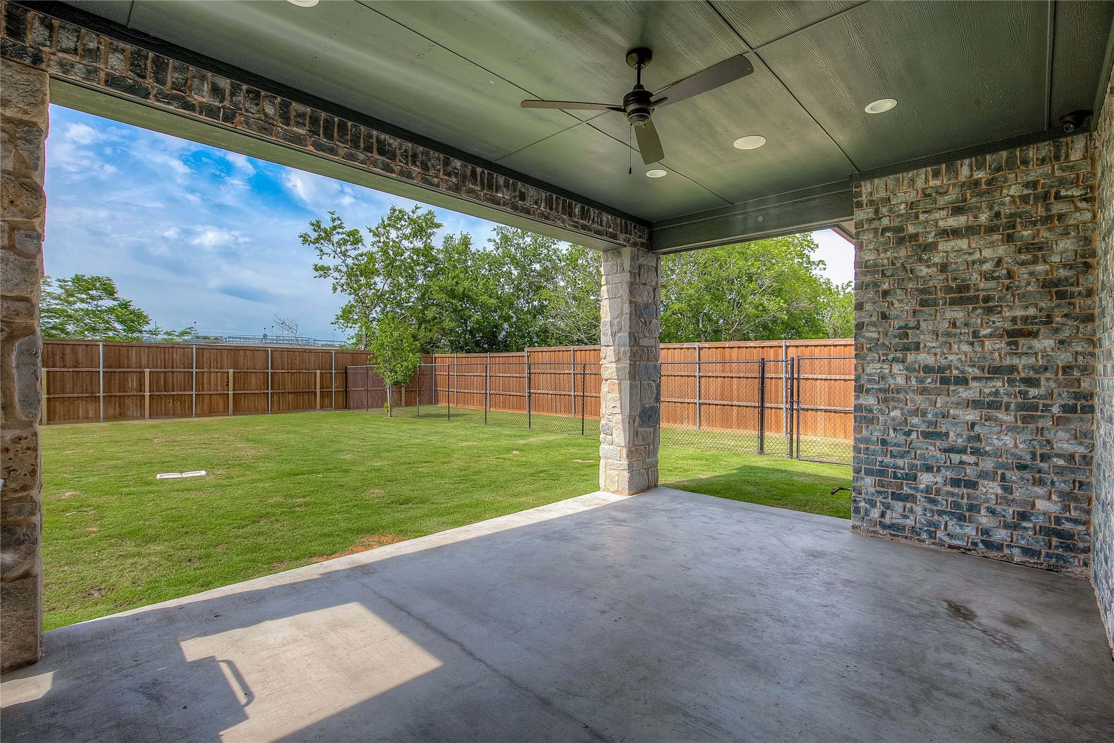 Single Family Residence For Sale in Hunt County , 1025 Sinopa Street, Caddo Mills, Texas 75135, 3 Bedroom, 3 Bathroom, 2 Garage spaces, 2,397 Sqft, built in 2022, mls#21394734, Real Estate Agent in Caddo Mills, Homes For Sale in Hunt county, Homes For Sale in Caddo Mills, Realtor in Caddo Mills Texas, Real Estate Brokerage Independent Realty Texas, Luminita Cordes Realtor