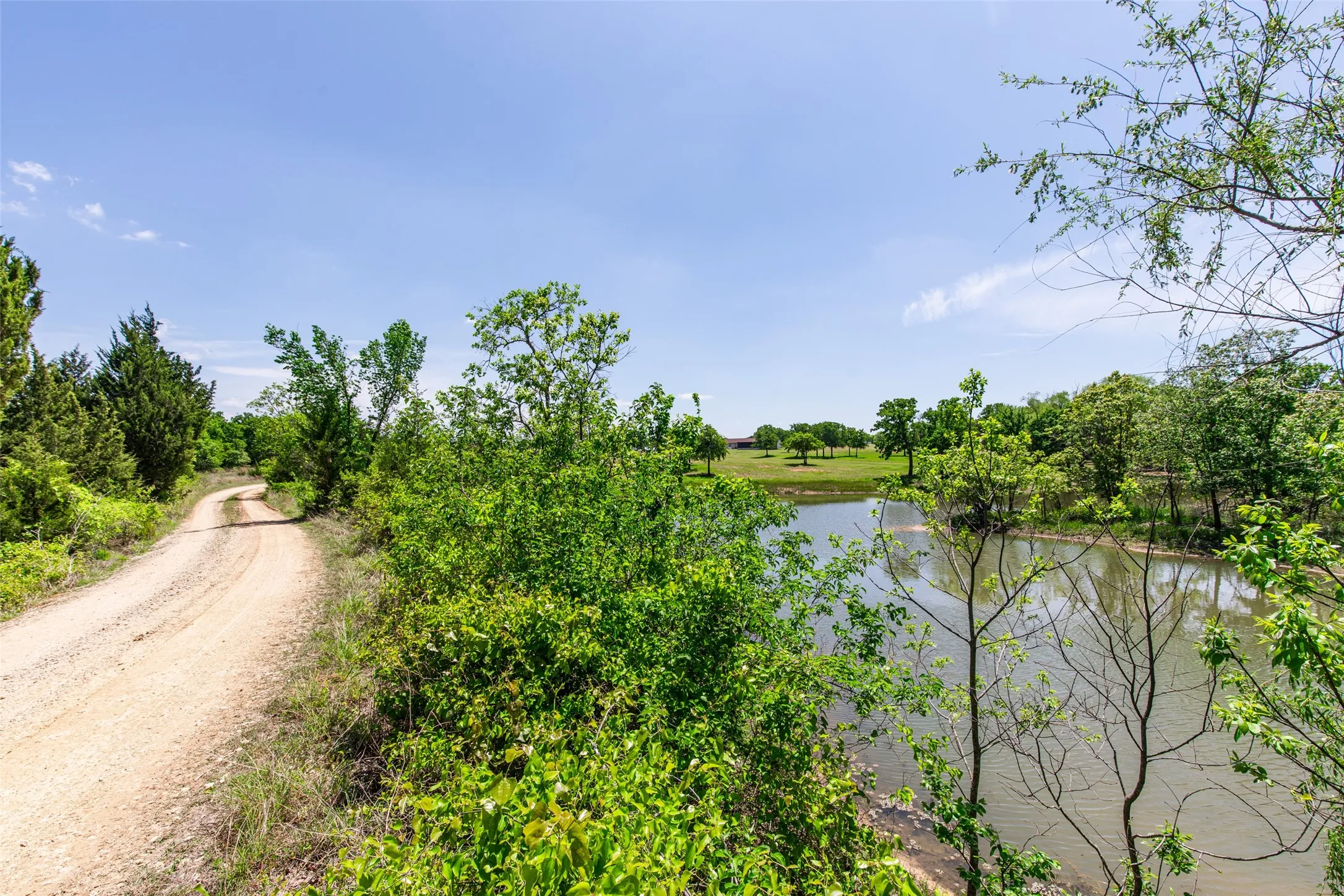 Single Family Residence For Sale in Montague County , 2043 Huddleston Road, Sunset, Texas 76270, 4 Bedroom, 2 Bathroom, 2 Garage spaces, 2,294 Sqft, built in 1990, mls#21394744, Real Estate Agent in Sunset, Homes For Sale in Montague county, Homes For Sale in Sunset, Realtor in Sunset Texas, Real Estate Brokerage Independent Realty Texas, Luminita Cordes Realtor