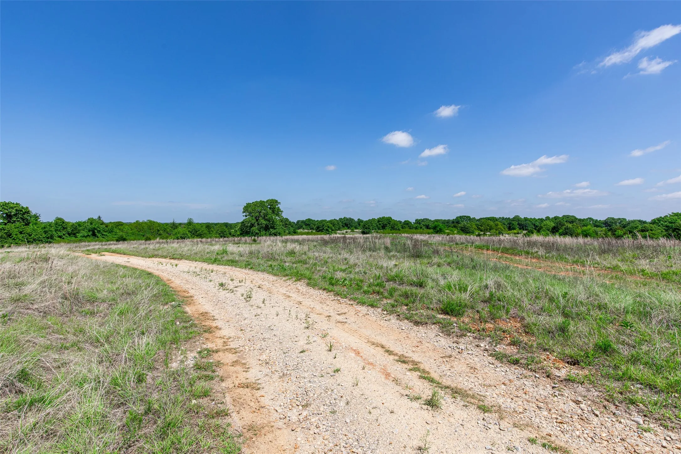 Single Family Residence For Sale in Montague County , 2043 Huddleston Road, Sunset, Texas 76270, 4 Bedroom, 2 Bathroom, 2 Garage spaces, 2,294 Sqft, built in 1990, mls#21394744, Real Estate Agent in Sunset, Homes For Sale in Montague county, Homes For Sale in Sunset, Realtor in Sunset Texas, Real Estate Brokerage Independent Realty Texas, Luminita Cordes Realtor