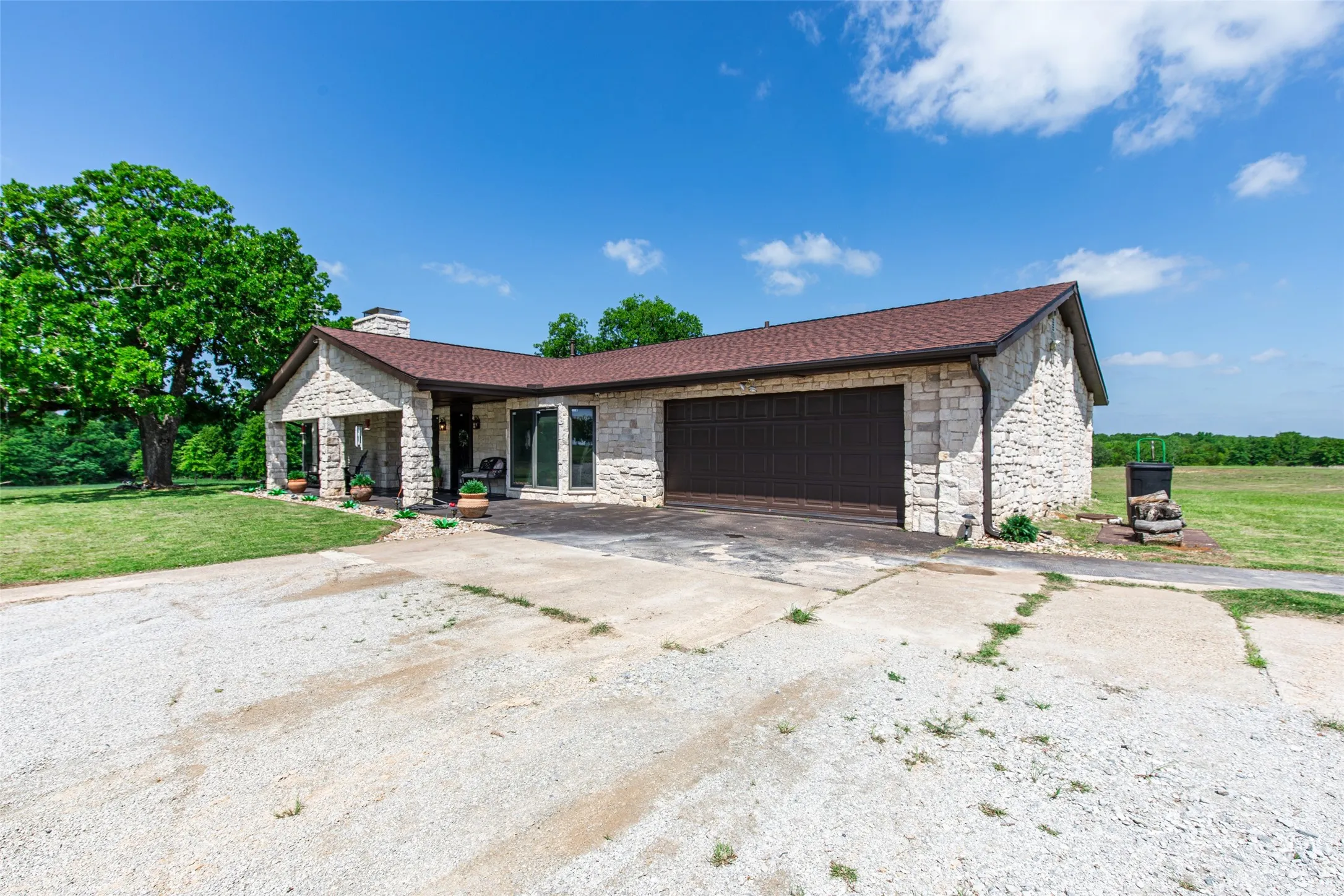 Single Family Residence For Sale in Montague County , 2043 Huddleston Road, Sunset, Texas 76270, 4 Bedroom, 2 Bathroom, 2 Garage spaces, 2,294 Sqft, built in 1990, mls#21394744, Real Estate Agent in Sunset, Homes For Sale in Montague county, Homes For Sale in Sunset, Realtor in Sunset Texas, Real Estate Brokerage Independent Realty Texas, Luminita Cordes Realtor