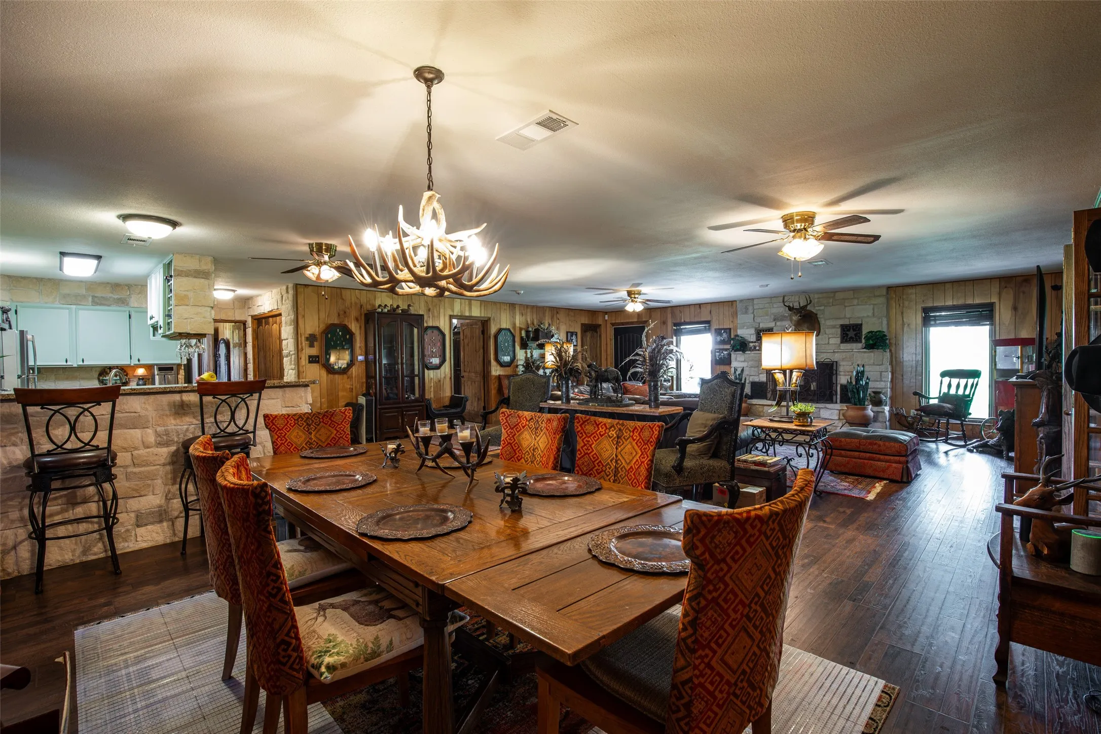 Single Family Residence For Sale in Montague County , 2043 Huddleston Road, Sunset, Texas 76270, 4 Bedroom, 2 Bathroom, 2 Garage spaces, 2,294 Sqft, built in 1990, mls#21394744, Real Estate Agent in Sunset, Homes For Sale in Montague county, Homes For Sale in Sunset, Realtor in Sunset Texas, Real Estate Brokerage Independent Realty Texas, Luminita Cordes Realtor