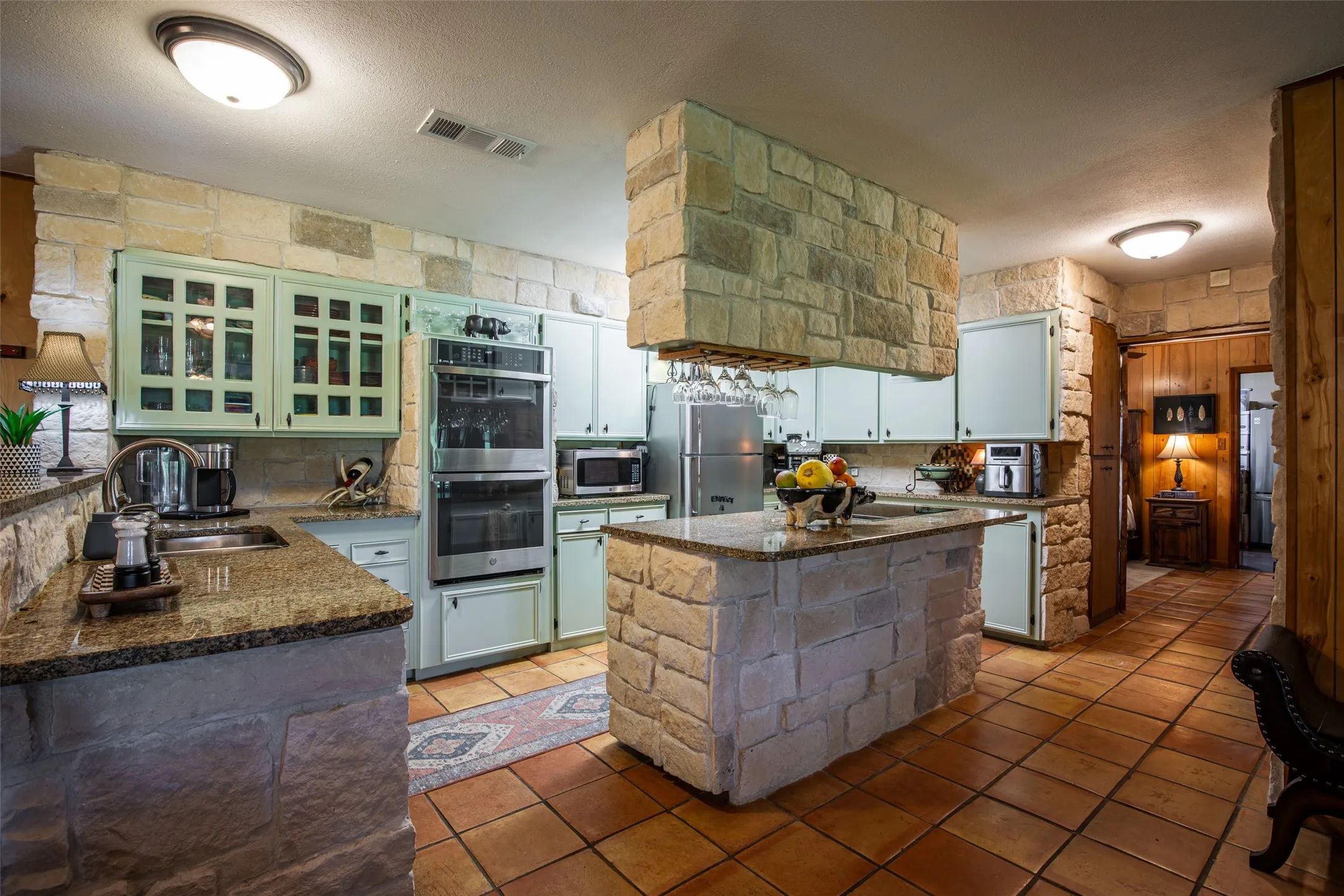 Single Family Residence For Sale in Montague County , 2043 Huddleston Road, Sunset, Texas 76270, 4 Bedroom, 2 Bathroom, 2 Garage spaces, 2,294 Sqft, built in 1990, mls#21394744, Real Estate Agent in Sunset, Homes For Sale in Montague county, Homes For Sale in Sunset, Realtor in Sunset Texas, Real Estate Brokerage Independent Realty Texas, Luminita Cordes Realtor